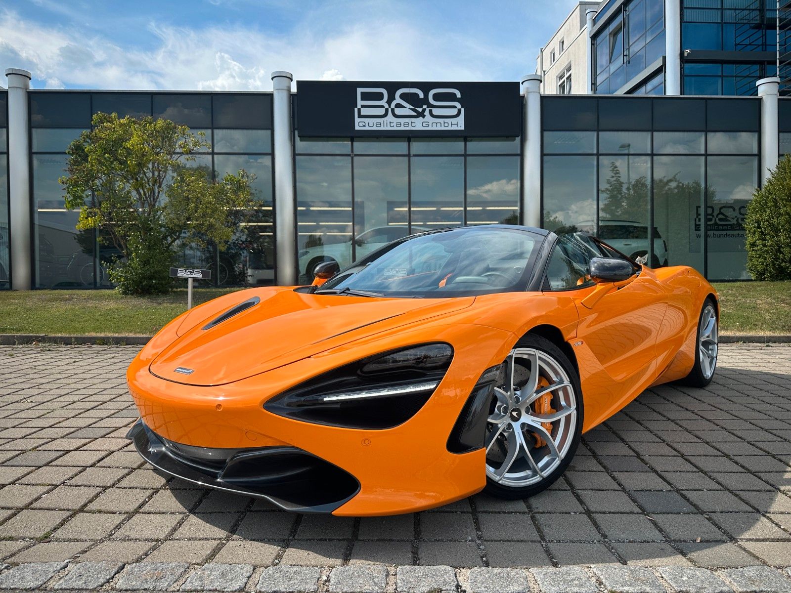 Fahrzeugabbildung McLaren 720S SPIDER PERFOR. PLUS.KERAMIK|CARBON|LIFT|B&W