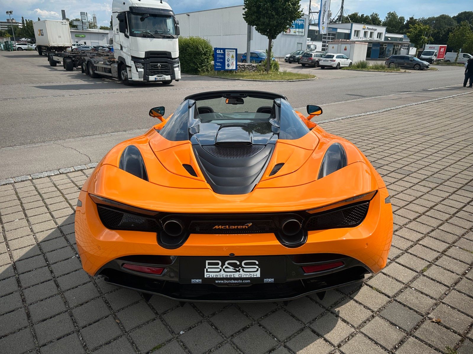 Fahrzeugabbildung McLaren 720S SPIDER PERFOR. PLUS.KERAMIK|CARBON|LIFT|B&W