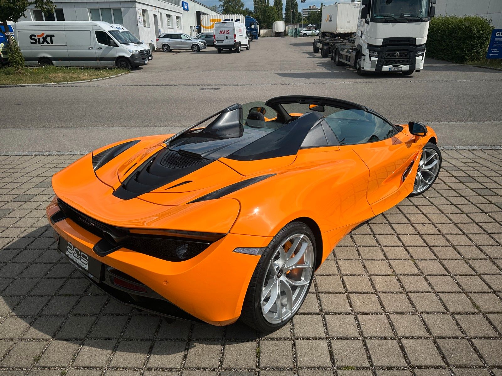 Fahrzeugabbildung McLaren 720S SPIDER PERFOR. PLUS.KERAMIK|CARBON|LIFT|B&W