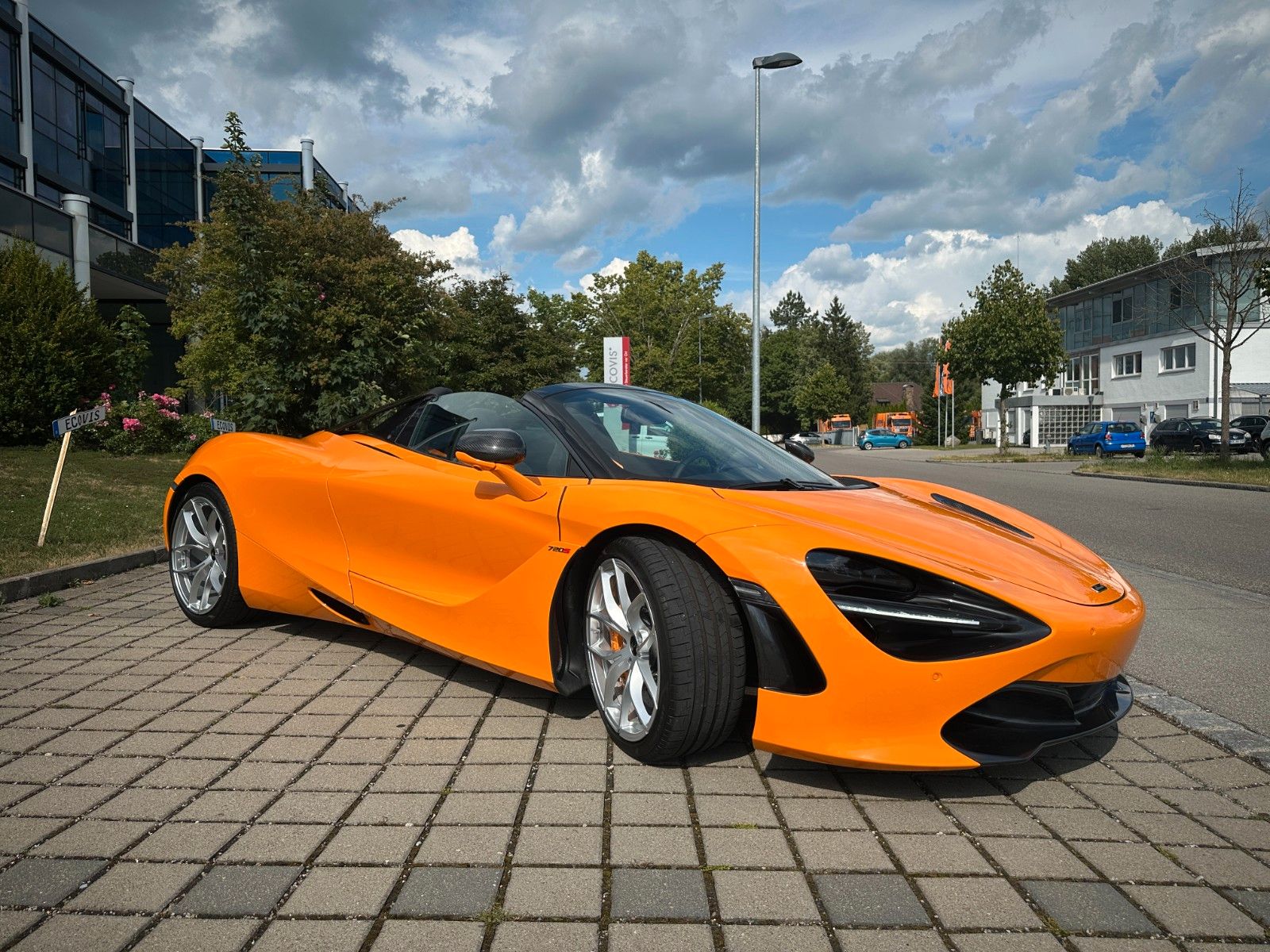 Fahrzeugabbildung McLaren 720S SPIDER PERFOR. PLUS.KERAMIK|CARBON|LIFT|B&W