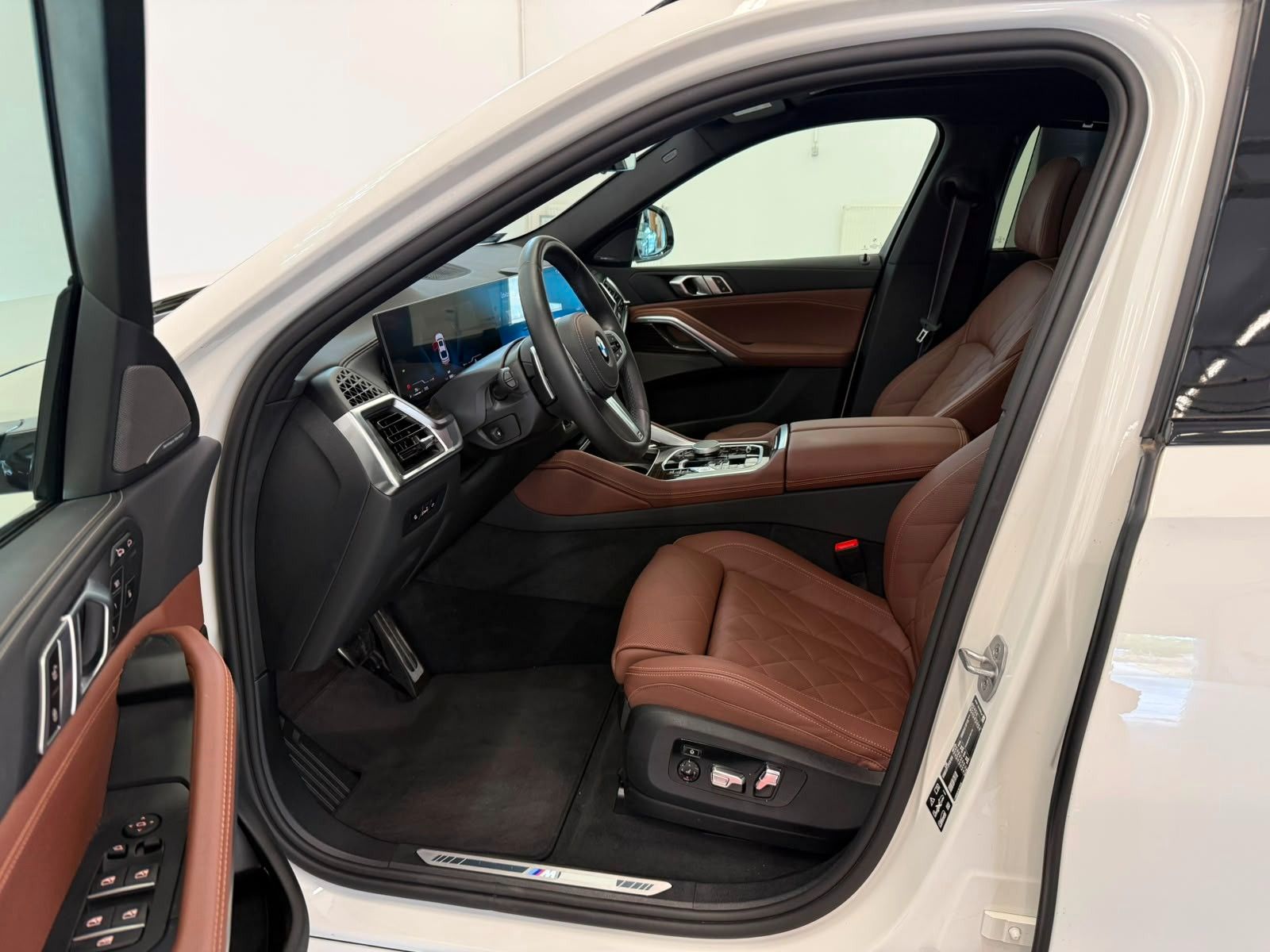 Fahrzeugabbildung BMW X6 30 d xDrive M Sport ACC|HUD|PANO|HARMAN|LUF
