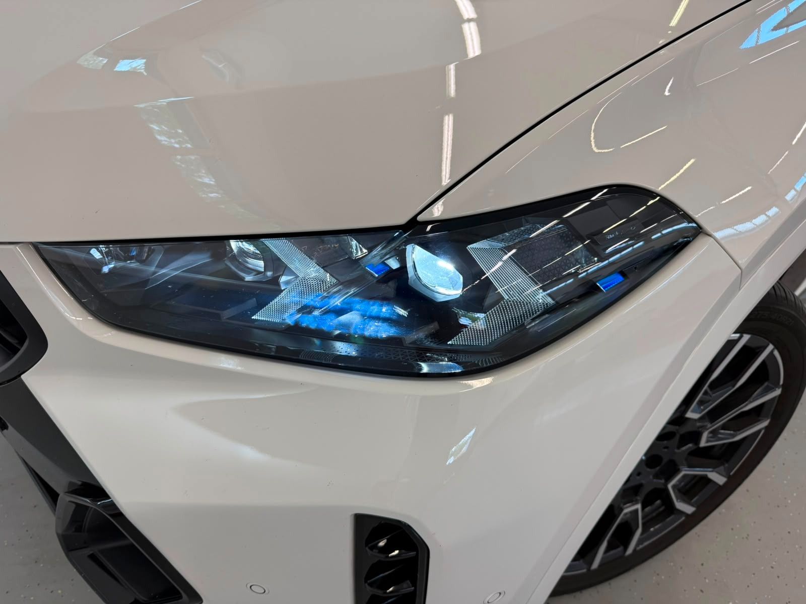 Fahrzeugabbildung BMW X6 30 d xDrive M Sport ACC|HUD|PANO|HARMAN|LUF