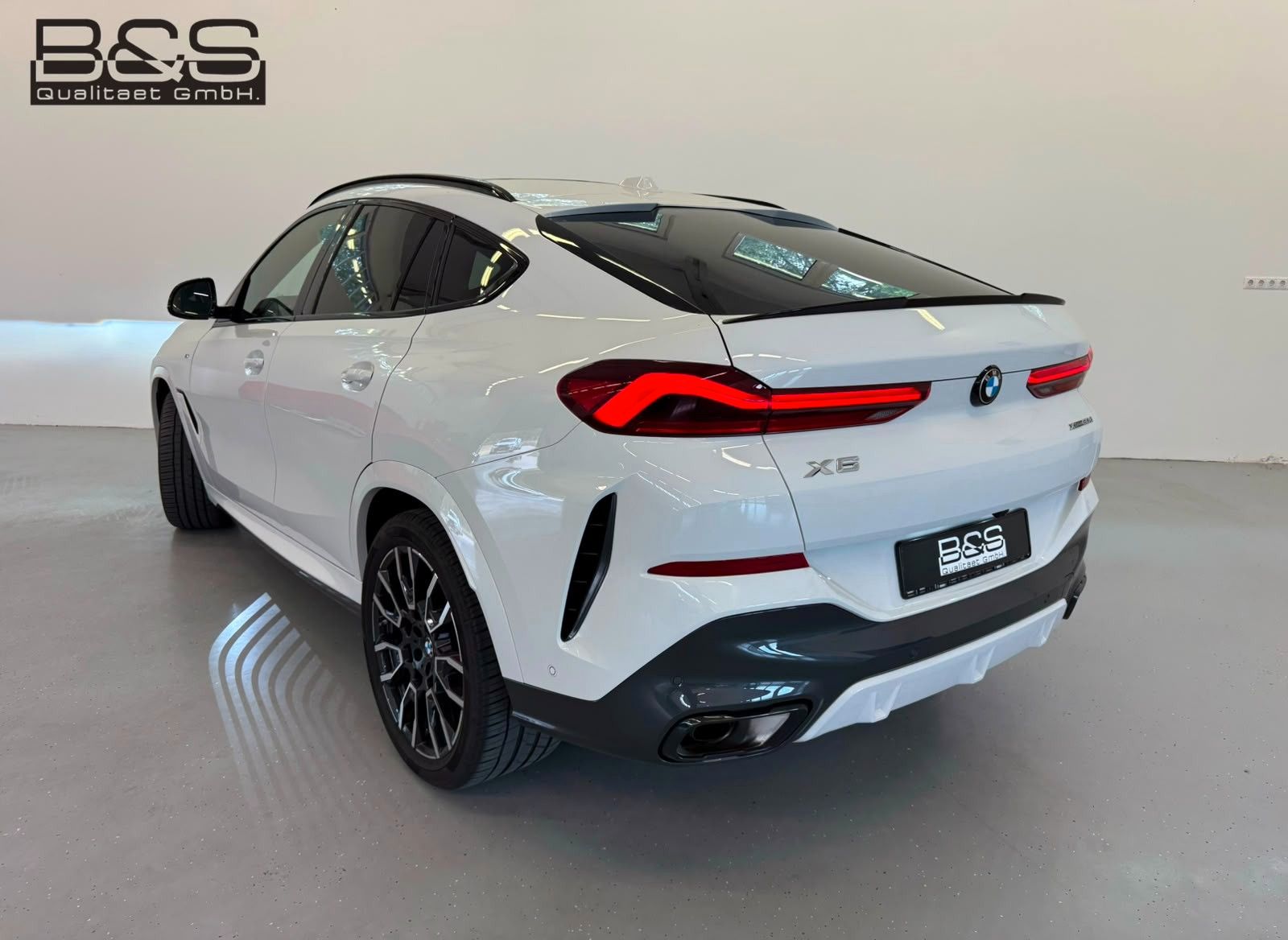 Fahrzeugabbildung BMW X6 30 d xDrive M Sport ACC|HUD|PANO|HARMAN|LUF
