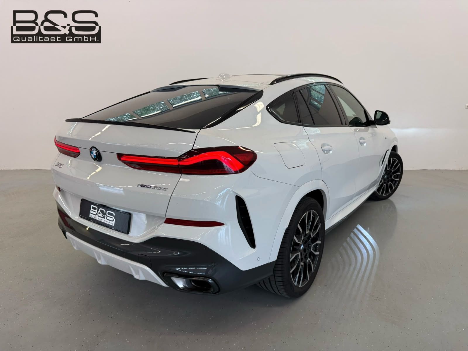 Fahrzeugabbildung BMW X6 30 d xDrive M Sport ACC|HUD|PANO|HARMAN|LUF