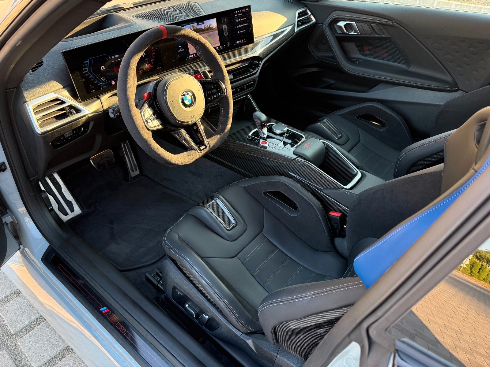 Fahrzeugabbildung BMW M2 CS |MDriverPack|CarbonDach|MCarbonSchalen|H&K