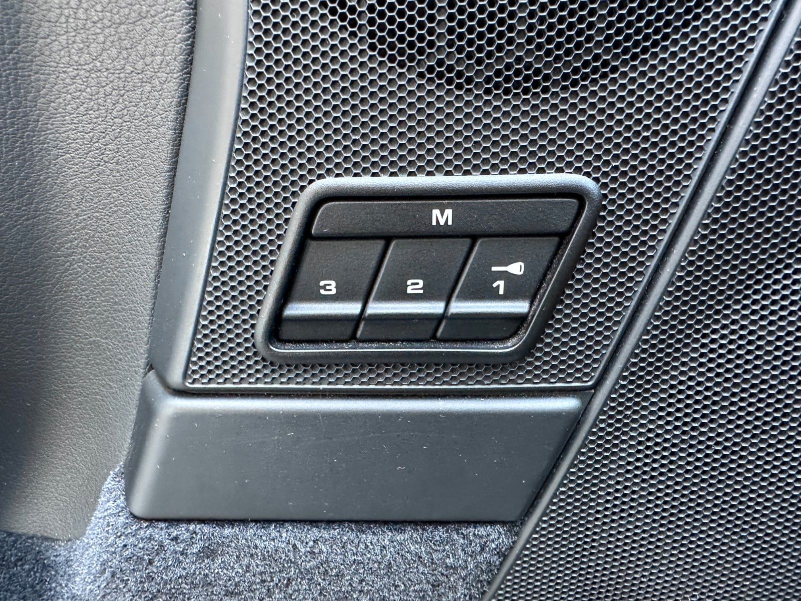 Fahrzeugabbildung Porsche 911 Targa 4 | BOSE | 19" |