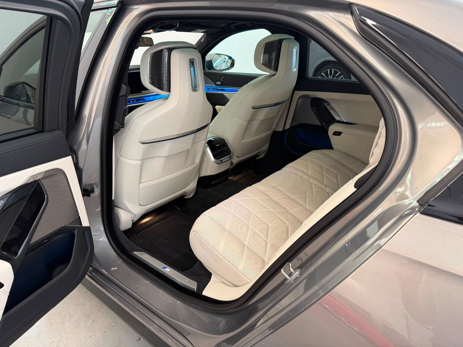 Fahrzeugabbildung BMW 740 d xDrive M Sport | Mwst Ausw | BMW Garantie|
