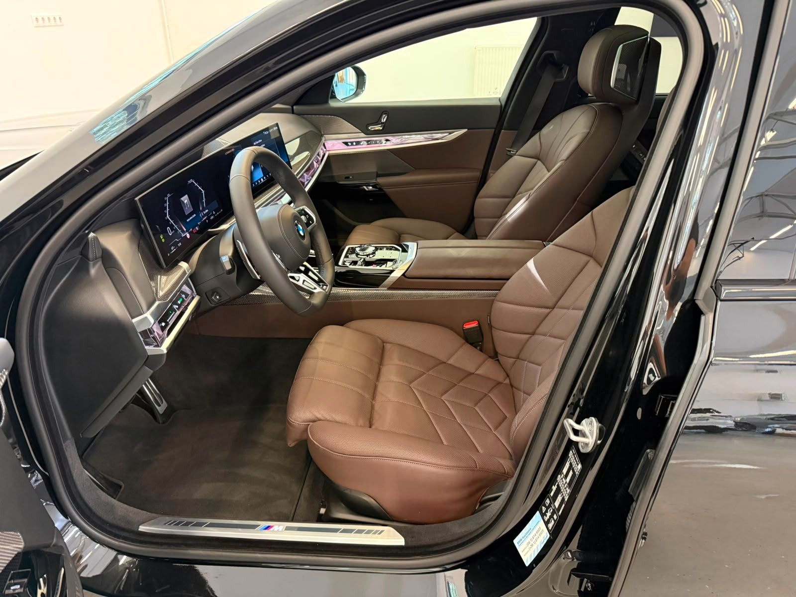 Fahrzeugabbildung BMW 740d xDrive M Sport,VOLLAUSST,MWST AUSW,UNFALLFR
