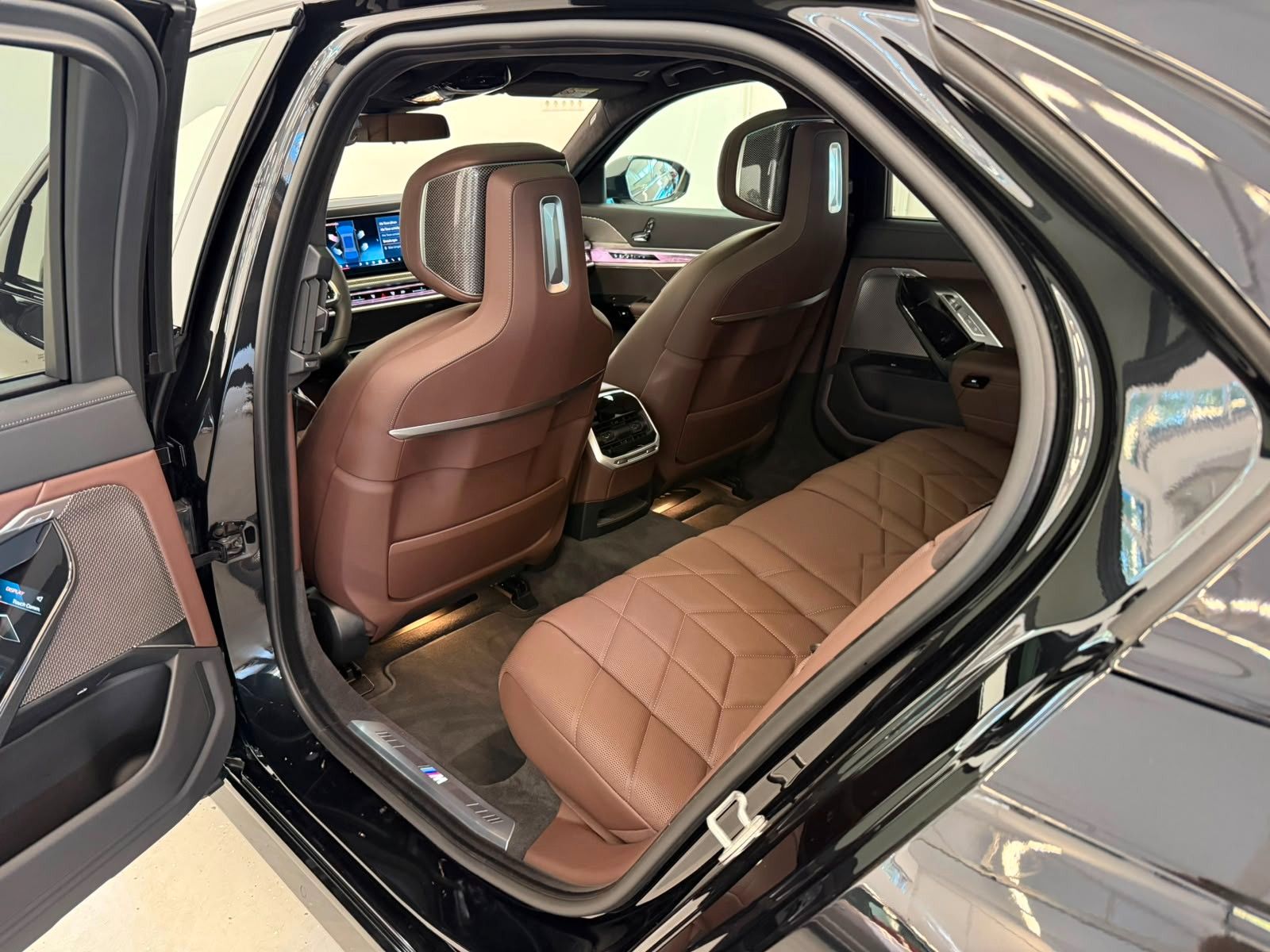 Fahrzeugabbildung BMW 740d xDrive M Sport,VOLLAUSST,MWST AUSW,UNFALLFR