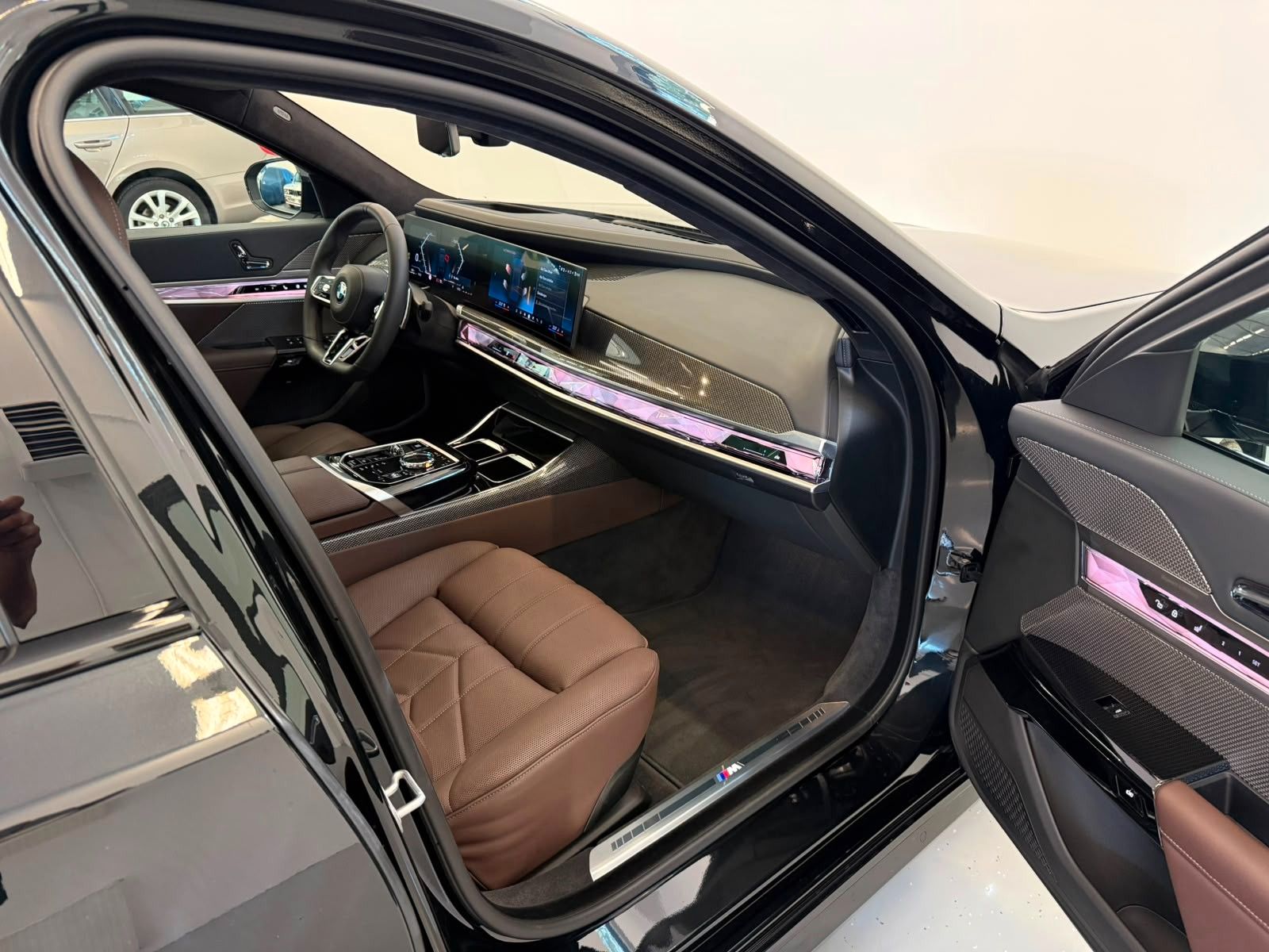 Fahrzeugabbildung BMW 740d xDrive M Sport,VOLLAUSST,MWST AUSW,UNFALLFR