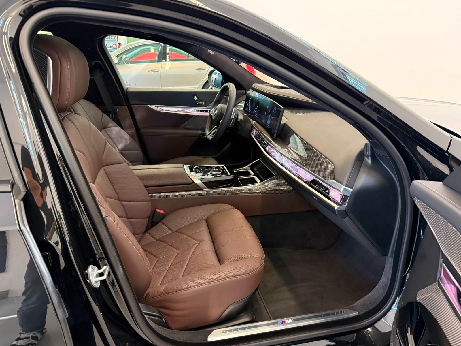 Fahrzeugabbildung BMW 740d xDrive M Sport,VOLLAUSST,MWST AUSW,UNFALLFR