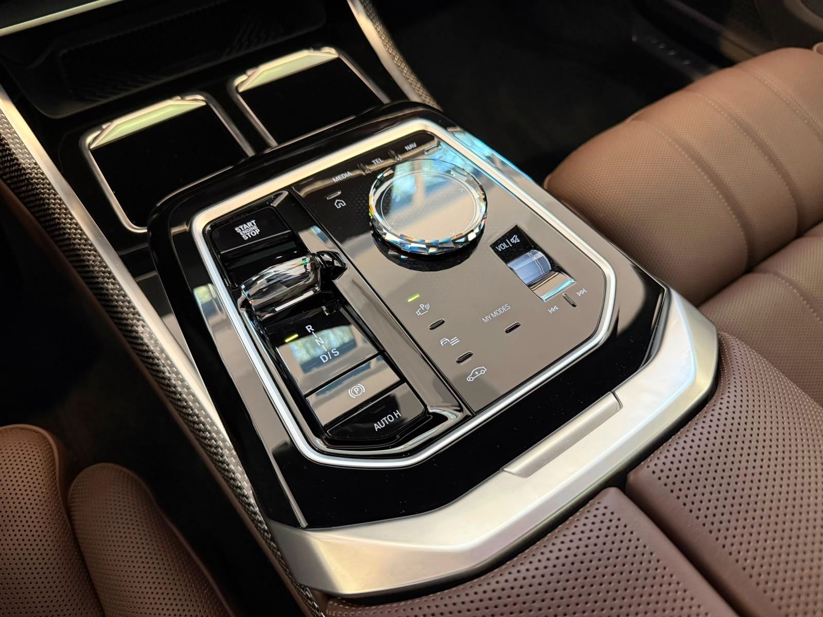 Fahrzeugabbildung BMW 740d xDrive M Sport,VOLLAUSST,MWST AUSW,UNFALLFR