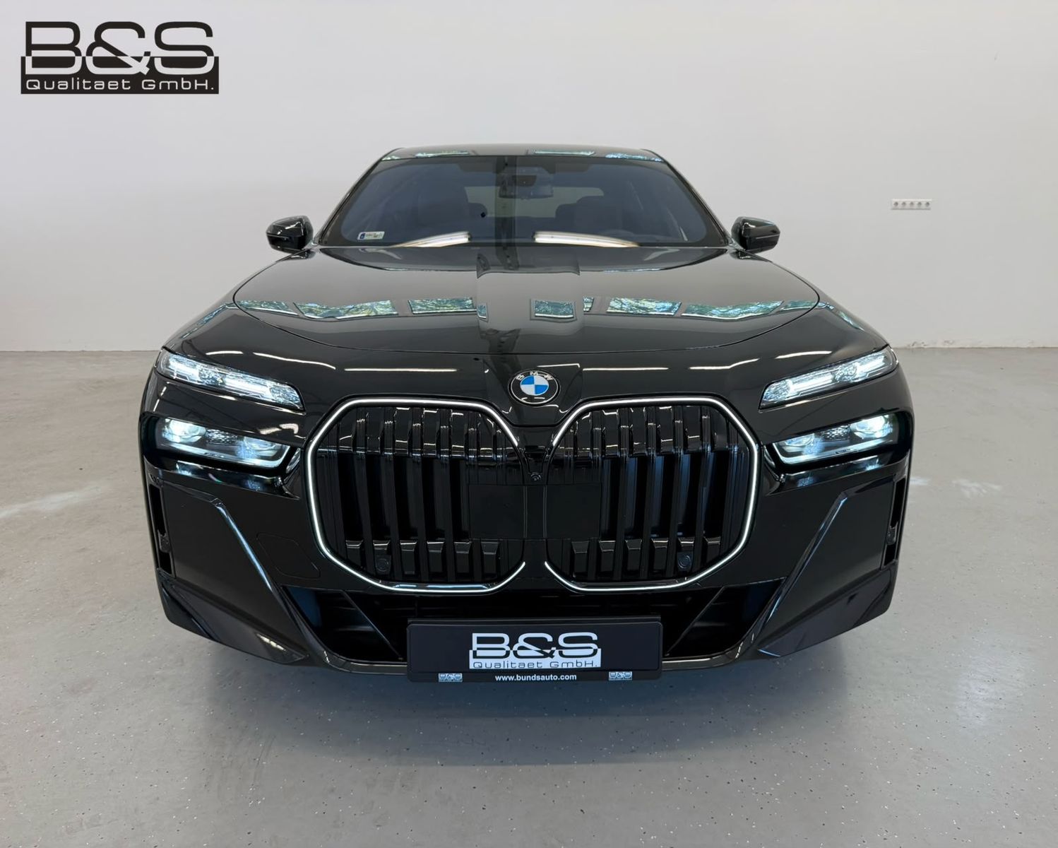Fahrzeugabbildung BMW 740d xDrive M Sport,VOLLAUSST,MWST AUSW,UNFALLFR