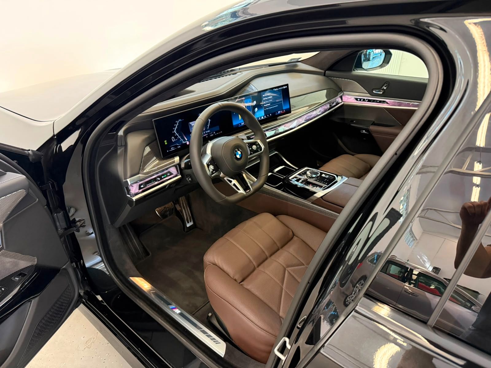 Fahrzeugabbildung BMW 740d xDrive M Sport,VOLLAUSST,MWST AUSW,UNFALLFR
