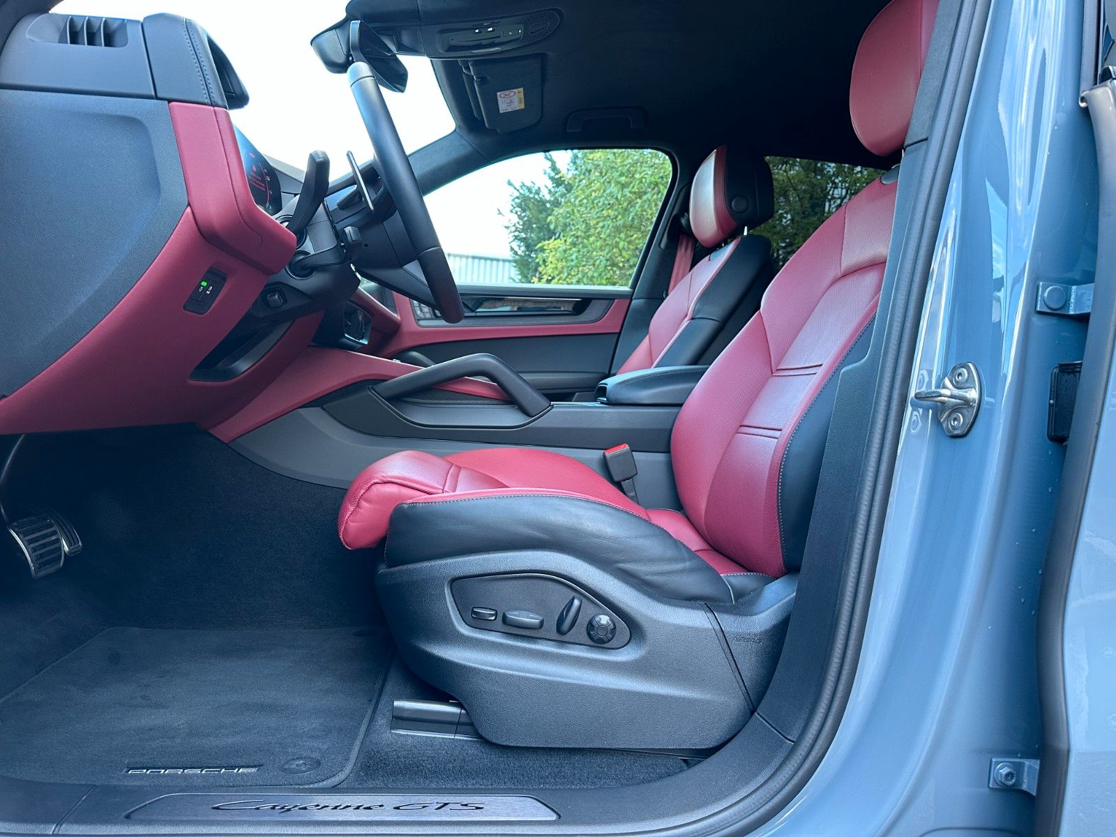 Fahrzeugabbildung Porsche Cayenne GTS | BOSE | SOFTCL.|PASM | 22"| Usw |