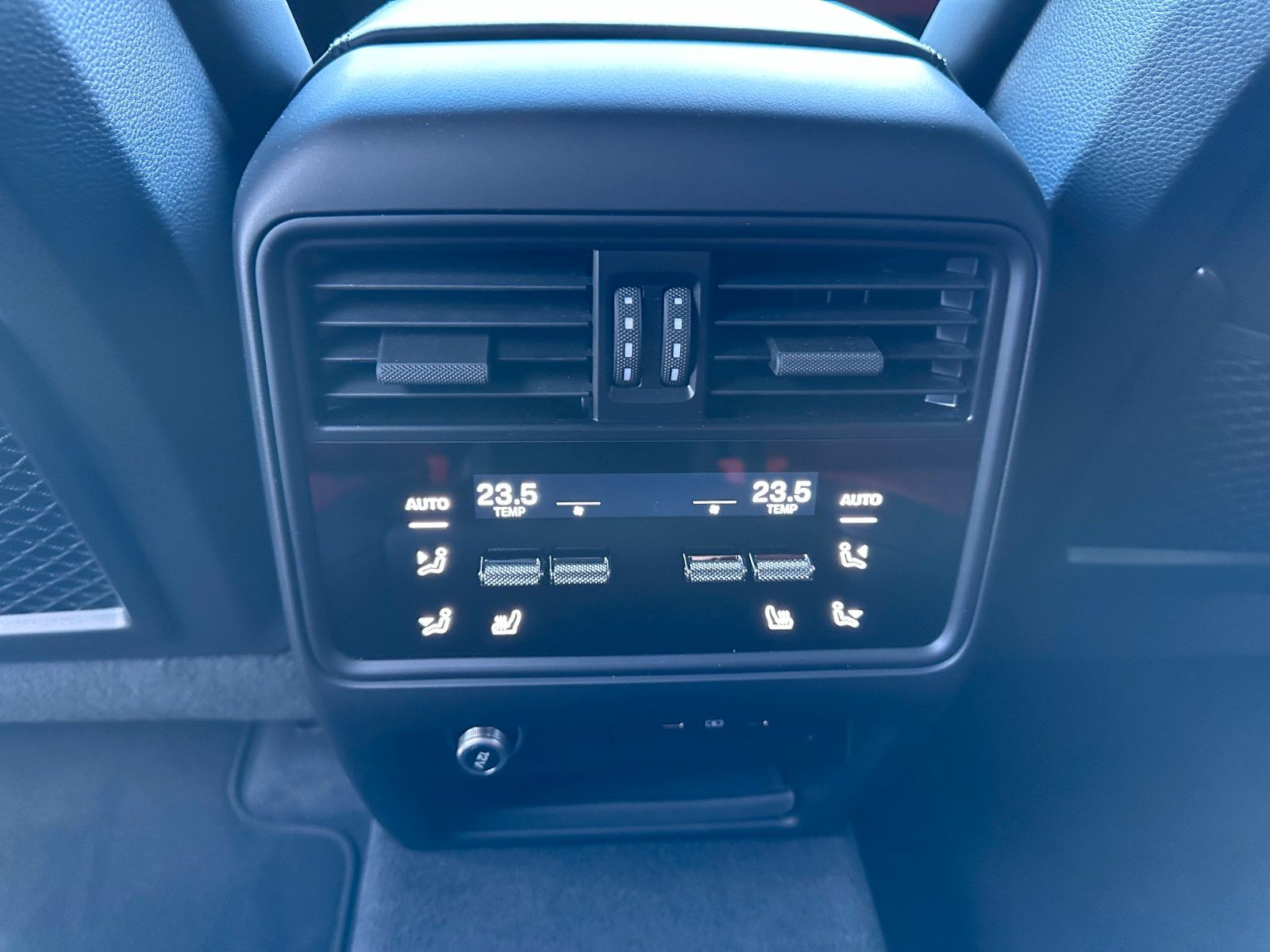 Fahrzeugabbildung Porsche Cayenne GTS | BOSE | SOFTCL.|PASM | 22"| Usw |