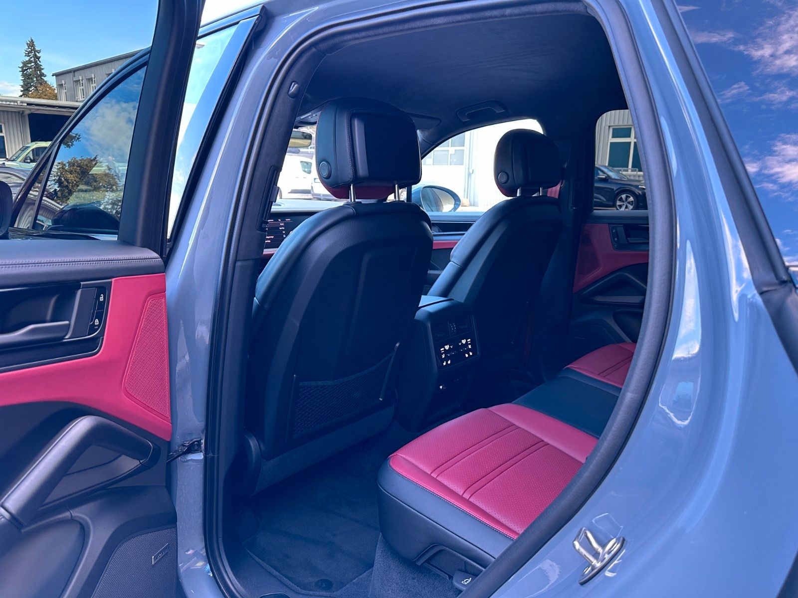 Fahrzeugabbildung Porsche Cayenne GTS | BOSE | SOFTCL.|PASM | 22"| Usw |