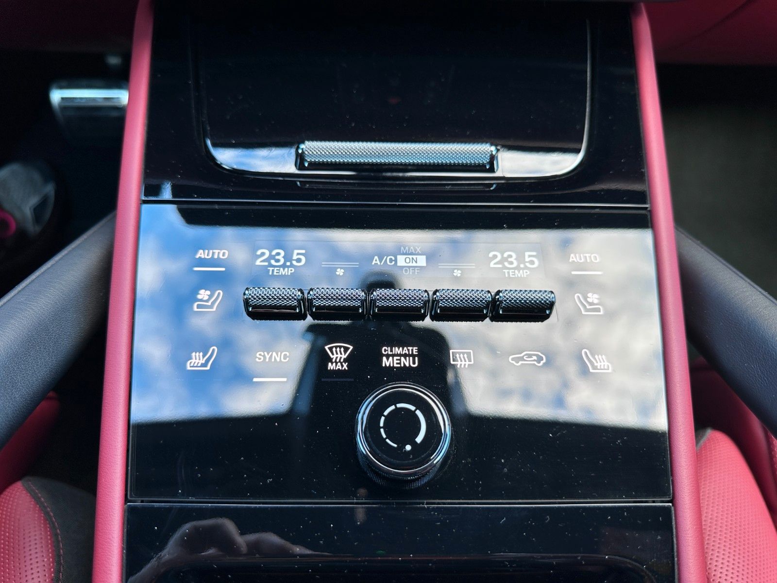 Fahrzeugabbildung Porsche Cayenne GTS | BOSE | SOFTCL.|PASM | 22"| Usw |