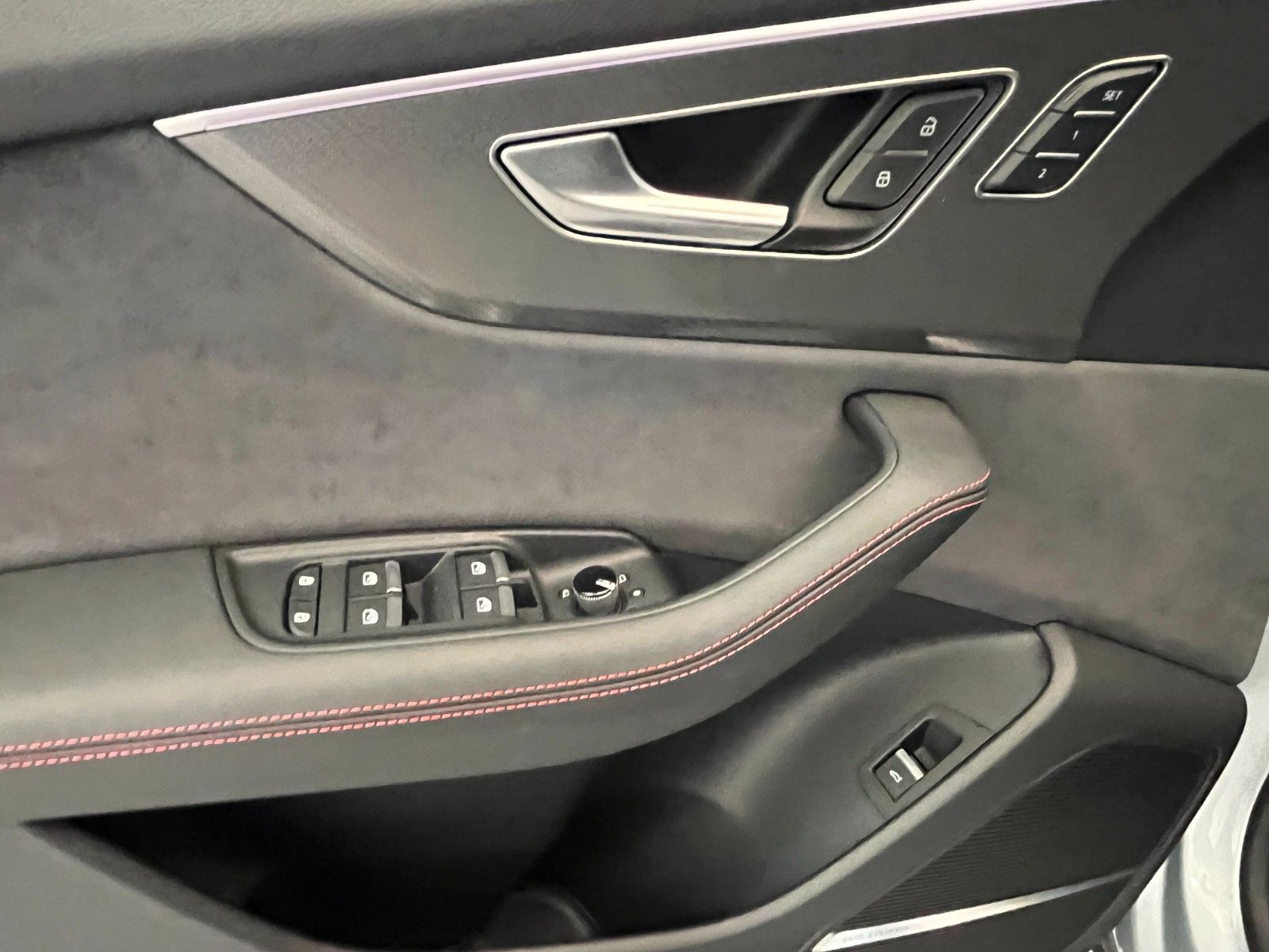 Fahrzeugabbildung Audi RS Q8 Performance 4.0 TFSI quattro | Mwst Ausw |