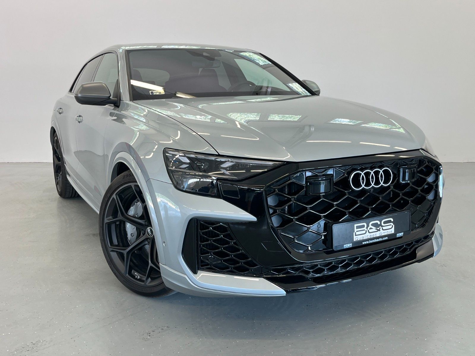 Fahrzeugabbildung Audi RS Q8 Performance 4.0 TFSI quattro | Mwst Ausw |