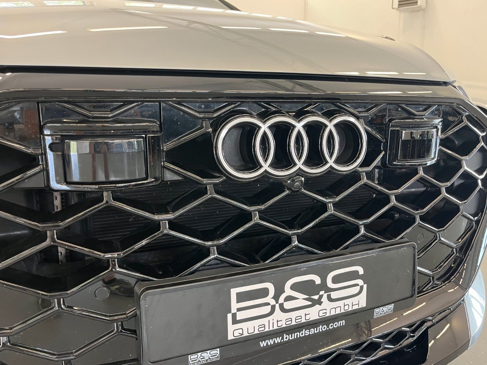 Fahrzeugabbildung Audi RS Q8 Performance 4.0 TFSI quattro | Mwst Ausw |