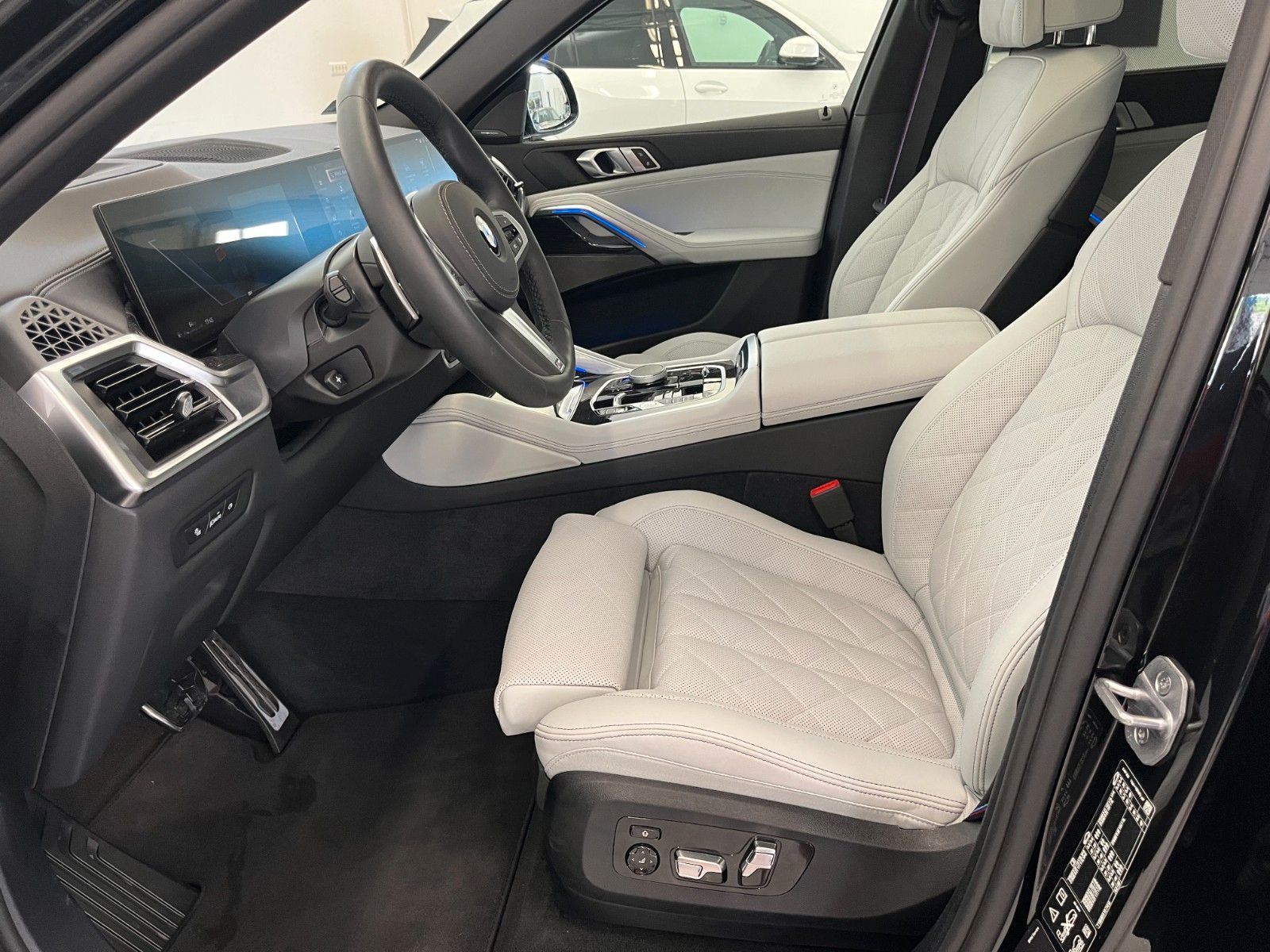 Fahrzeugabbildung BMW X6 30 d xDrive M Sport | Mwst Ausw|BMW Garanti|