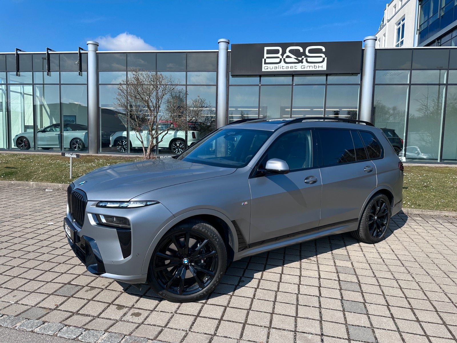 Fahrzeugabbildung BMW X7 xDr 40d M Sport |INDIVIDUAL|SKYL|22"|AHK