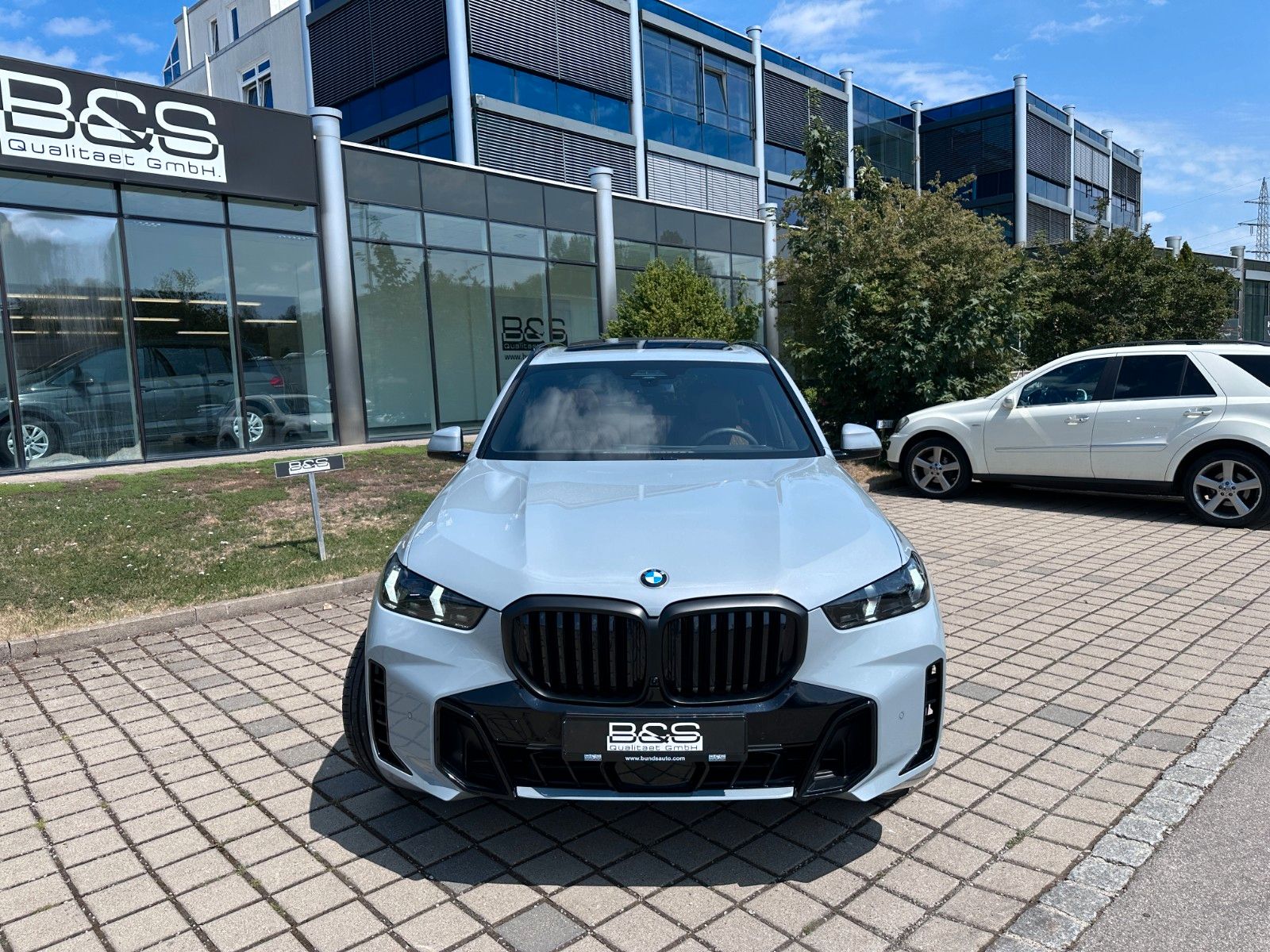 Fahrzeugabbildung BMW X5 30 d xDrive M Sport | Mwst Ausw| B&W | LUFT |