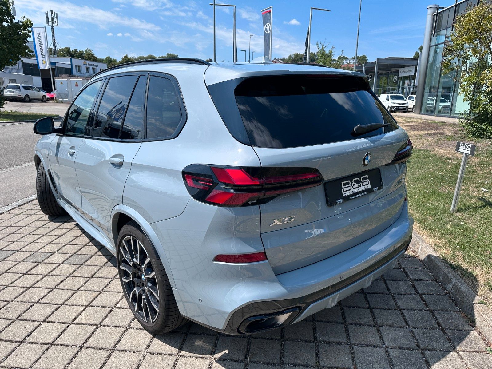 Fahrzeugabbildung BMW X5 30 d xDrive M Sport | Mwst Ausw| B&W | LUFT |