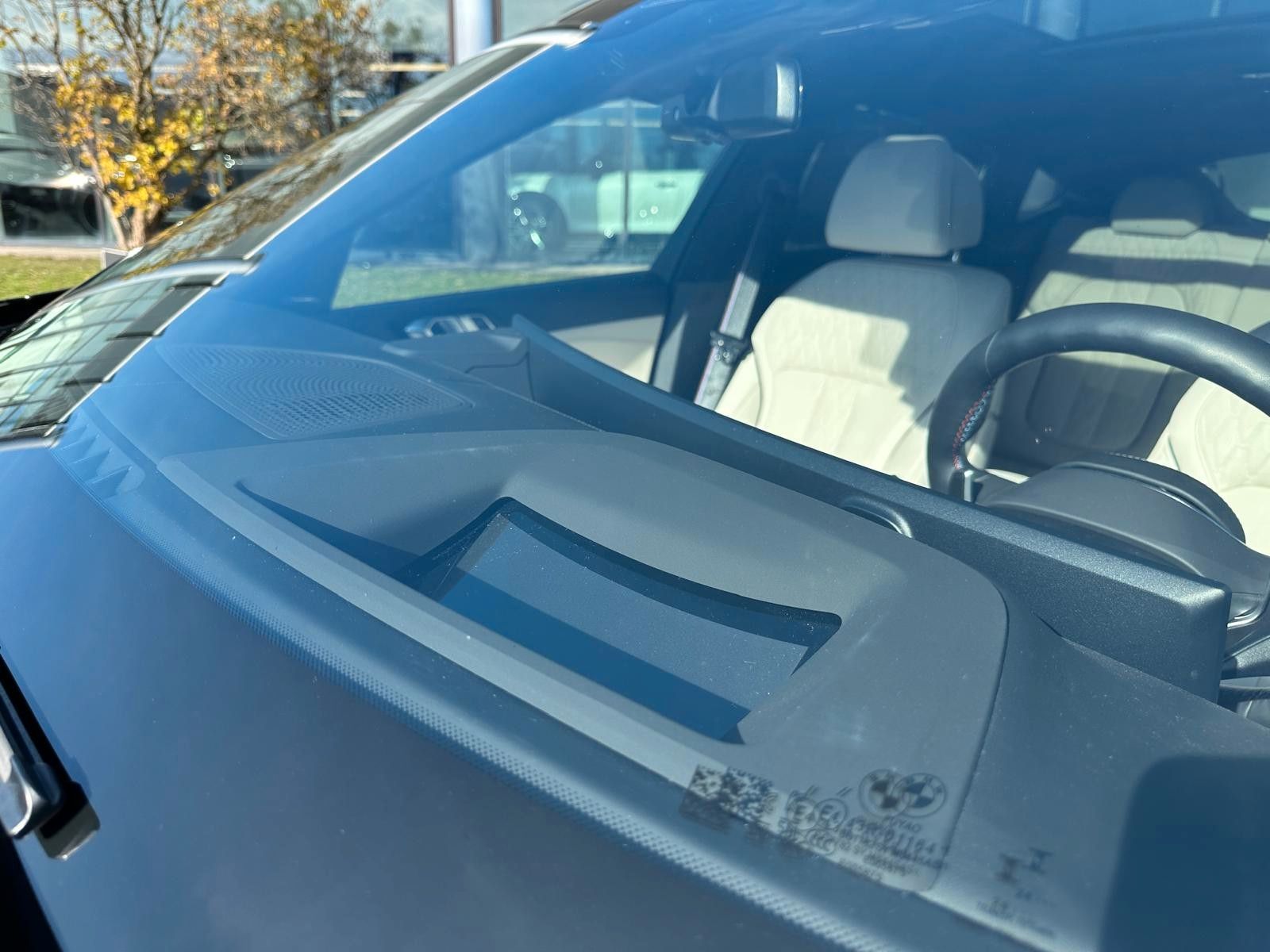 Fahrzeugabbildung BMW X6 M60i xDrive ACC|HUD|PANO|HARMAN|AHK|