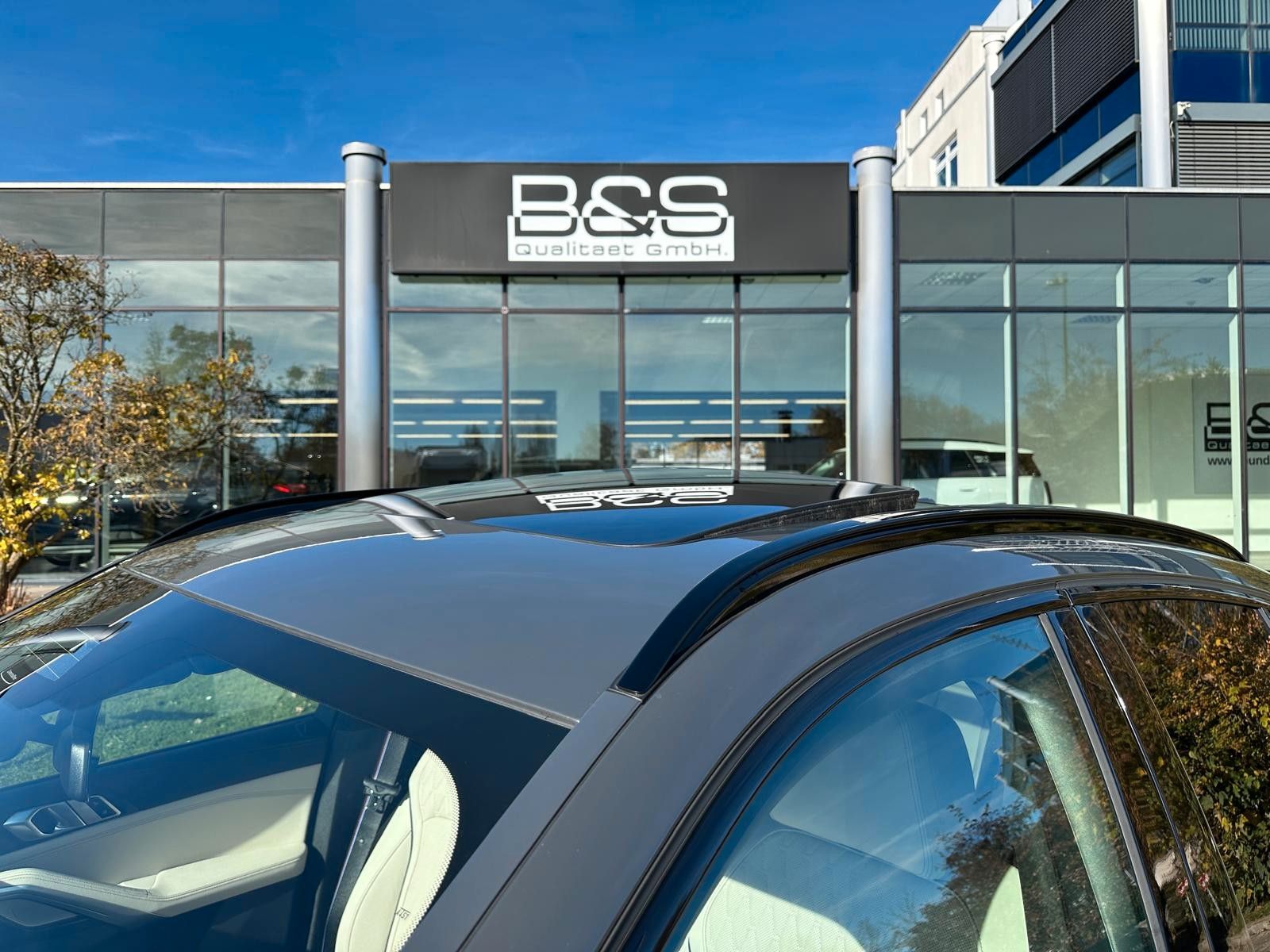 Fahrzeugabbildung BMW X6 M60i xDrive ACC|HUD|PANO|HARMAN|AHK|