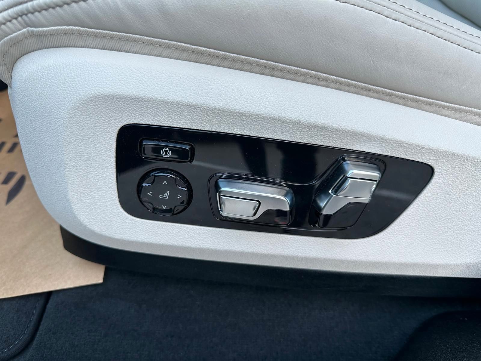 Fahrzeugabbildung BMW X6 M60i xDrive ACC|HUD|PANO|HARMAN|AHK|