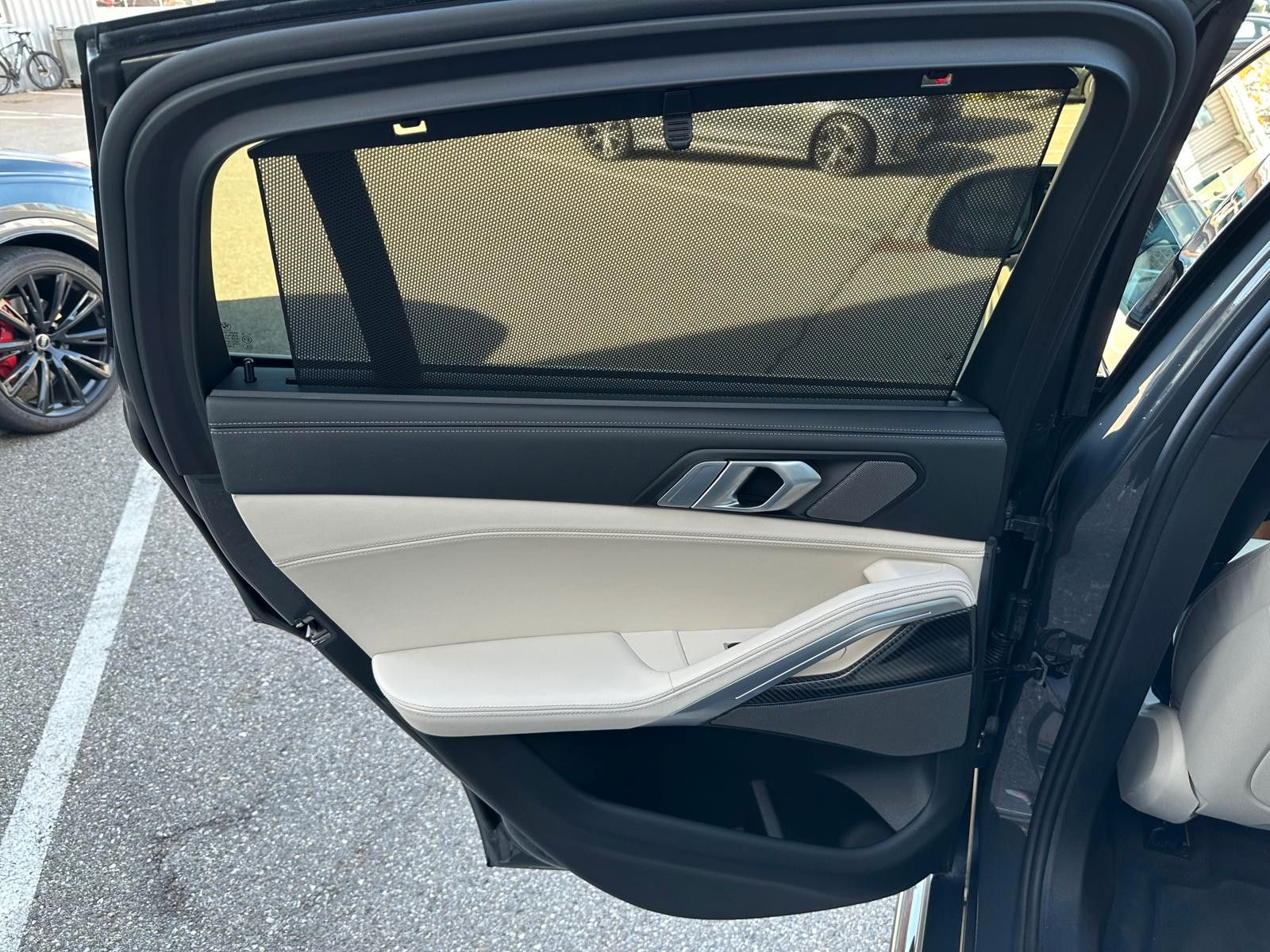 Fahrzeugabbildung BMW X6 M60i xDrive ACC|HUD|PANO|HARMAN|AHK|
