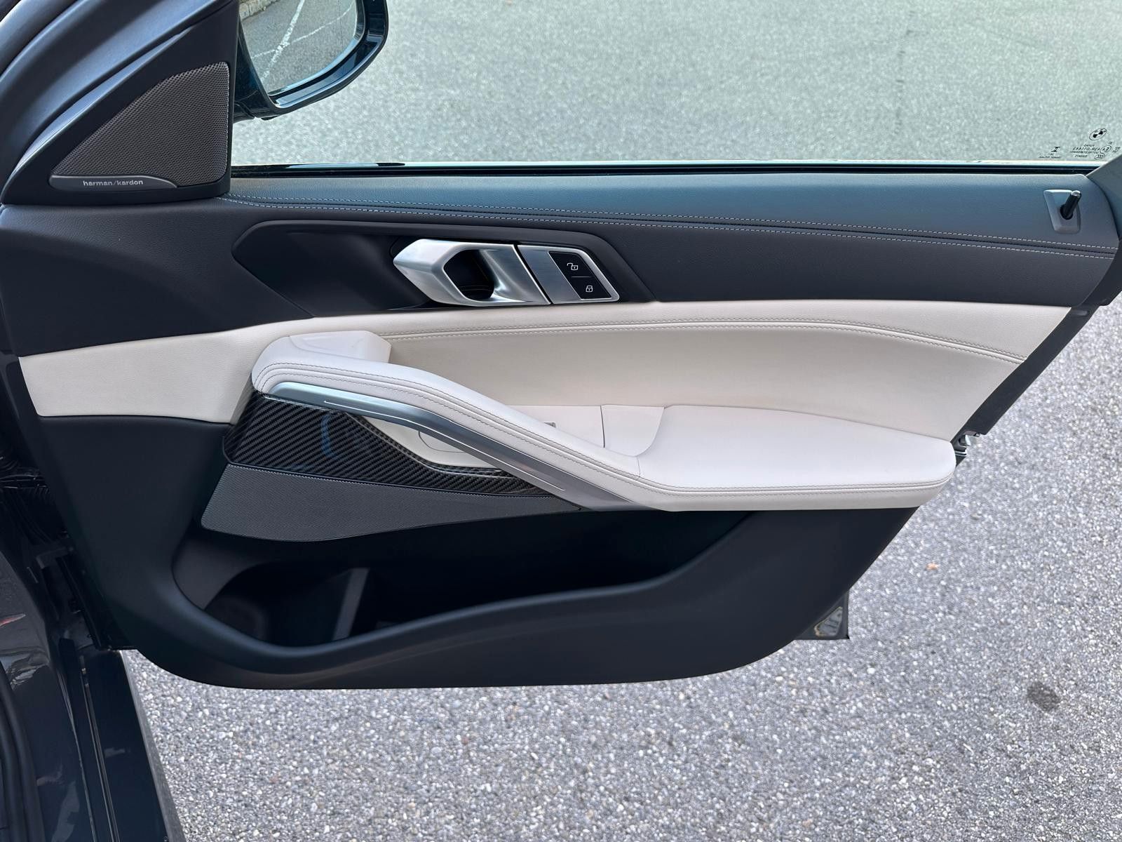 Fahrzeugabbildung BMW X6 M60i xDrive ACC|HUD|PANO|HARMAN|AHK|