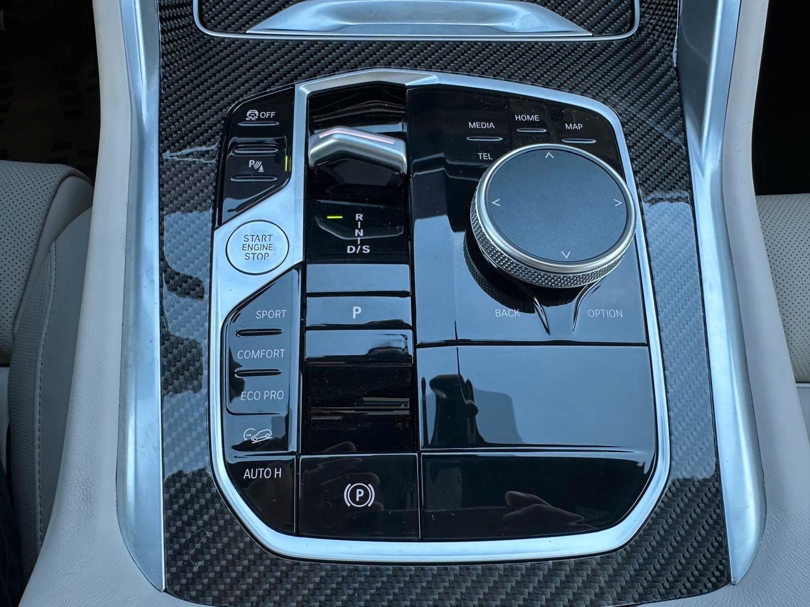 Fahrzeugabbildung BMW X6 M60i xDrive ACC|HUD|PANO|HARMAN|AHK|