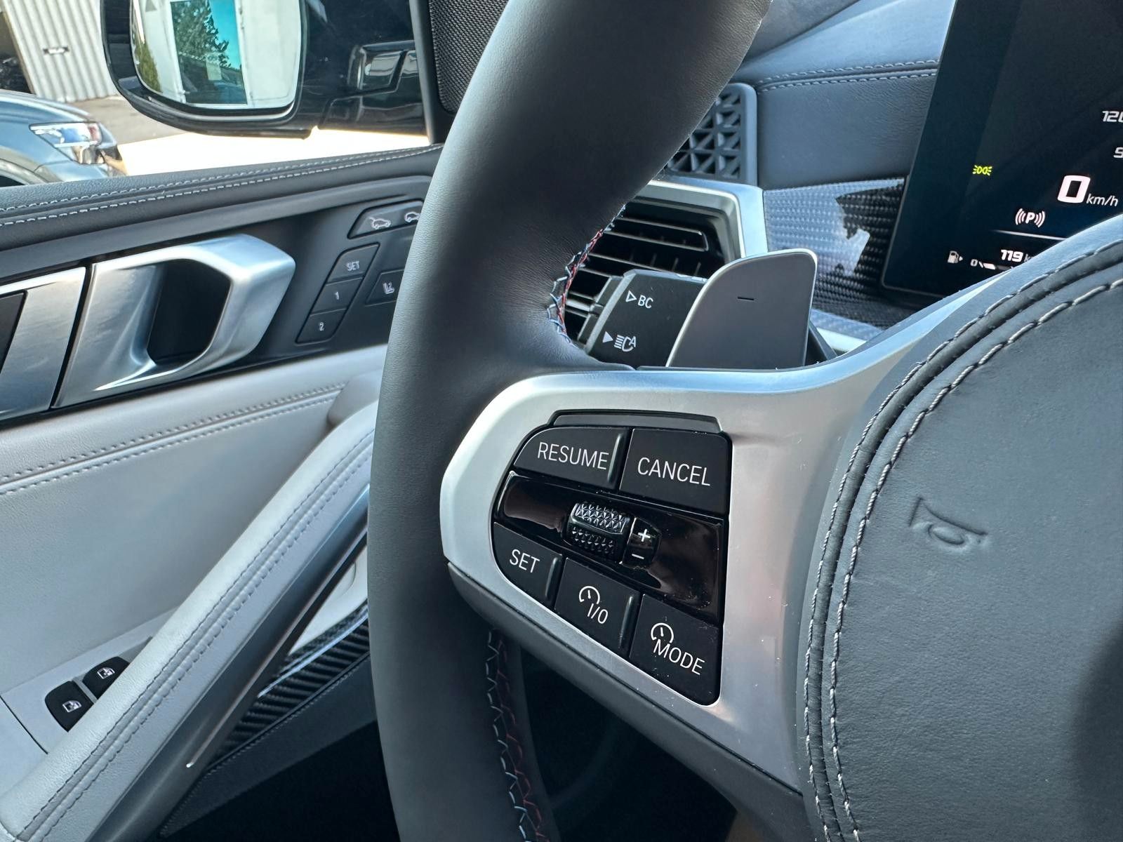 Fahrzeugabbildung BMW X6 M60i xDrive ACC|HUD|PANO|HARMAN|AHK|