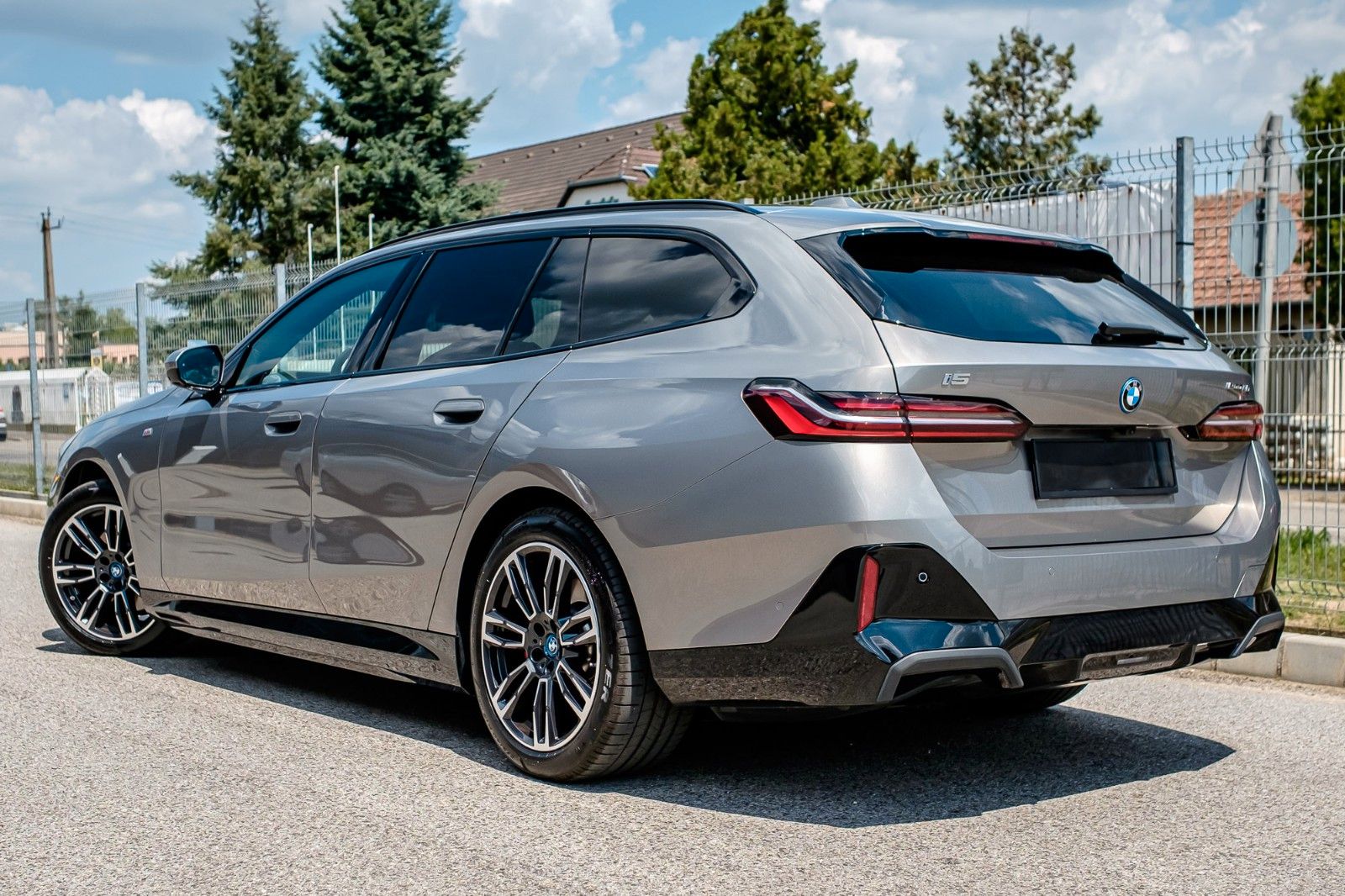 Fahrzeugabbildung BMW i5 Touring 40 eDrive M Sport |ACC|HUD|PANO|H&K|