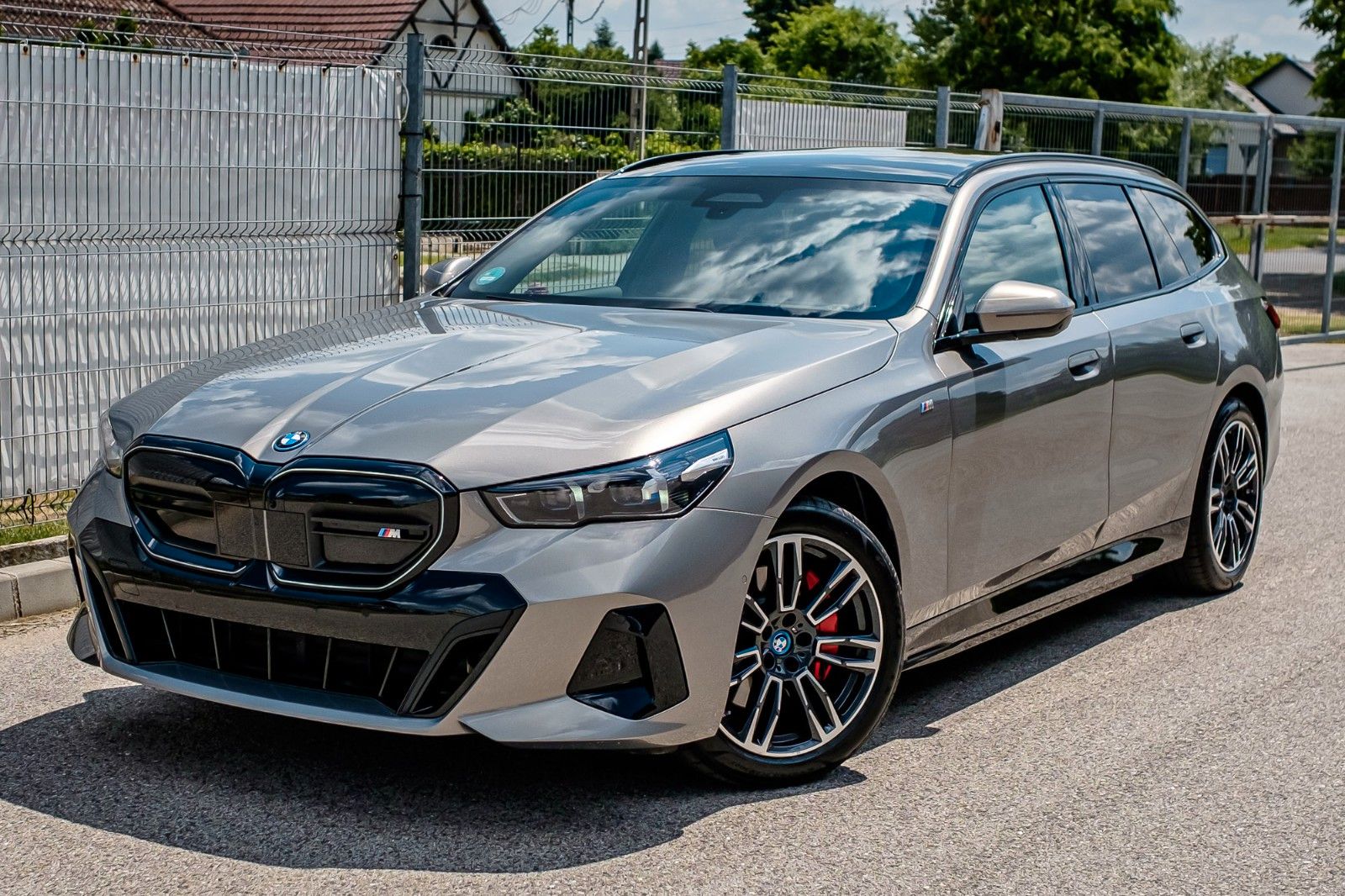 Fahrzeugabbildung BMW i5 Touring 40 eDrive M Sport |ACC|HUD|PANO|H&K|