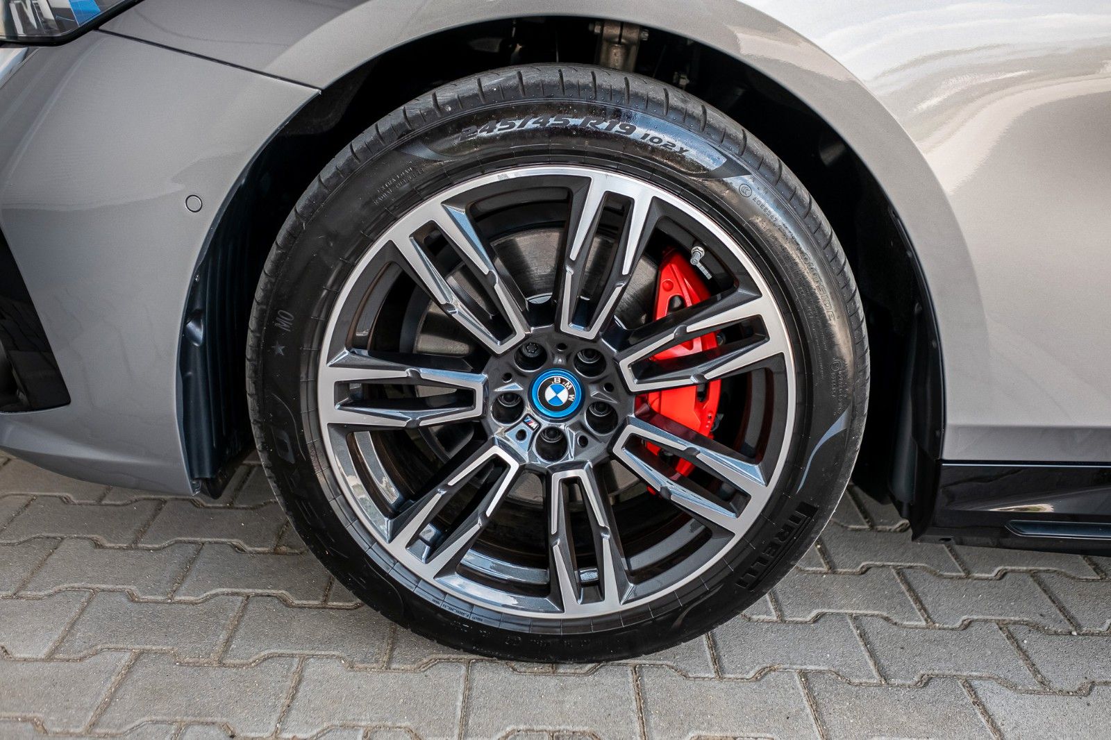 Fahrzeugabbildung BMW i5 Touring 40 eDrive M Sport |ACC|HUD|PANO|H&K|