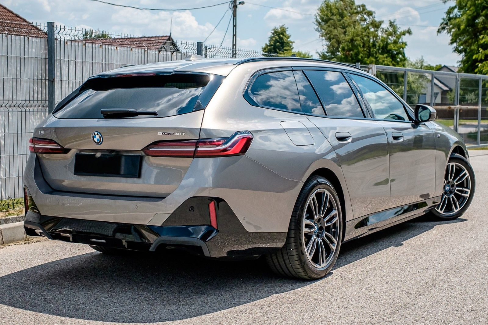 Fahrzeugabbildung BMW i5 Touring 40 eDrive M Sport |ACC|HUD|PANO|H&K|