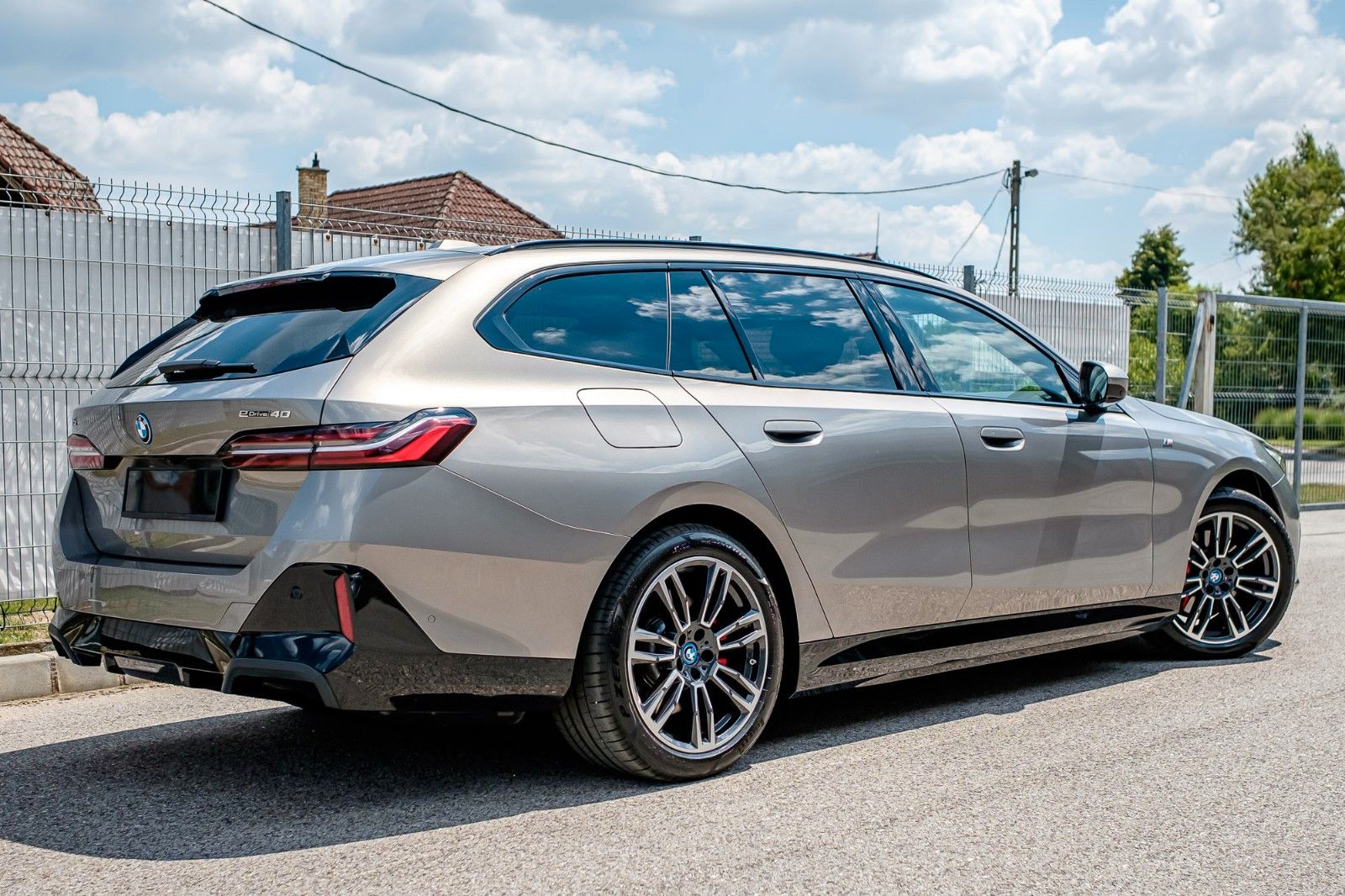 Fahrzeugabbildung BMW i5 Touring 40 eDrive M Sport |ACC|HUD|PANO|H&K|