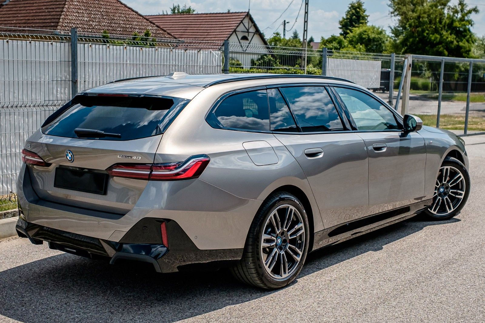 Fahrzeugabbildung BMW i5 Touring 40 eDrive M Sport |ACC|HUD|PANO|H&K|