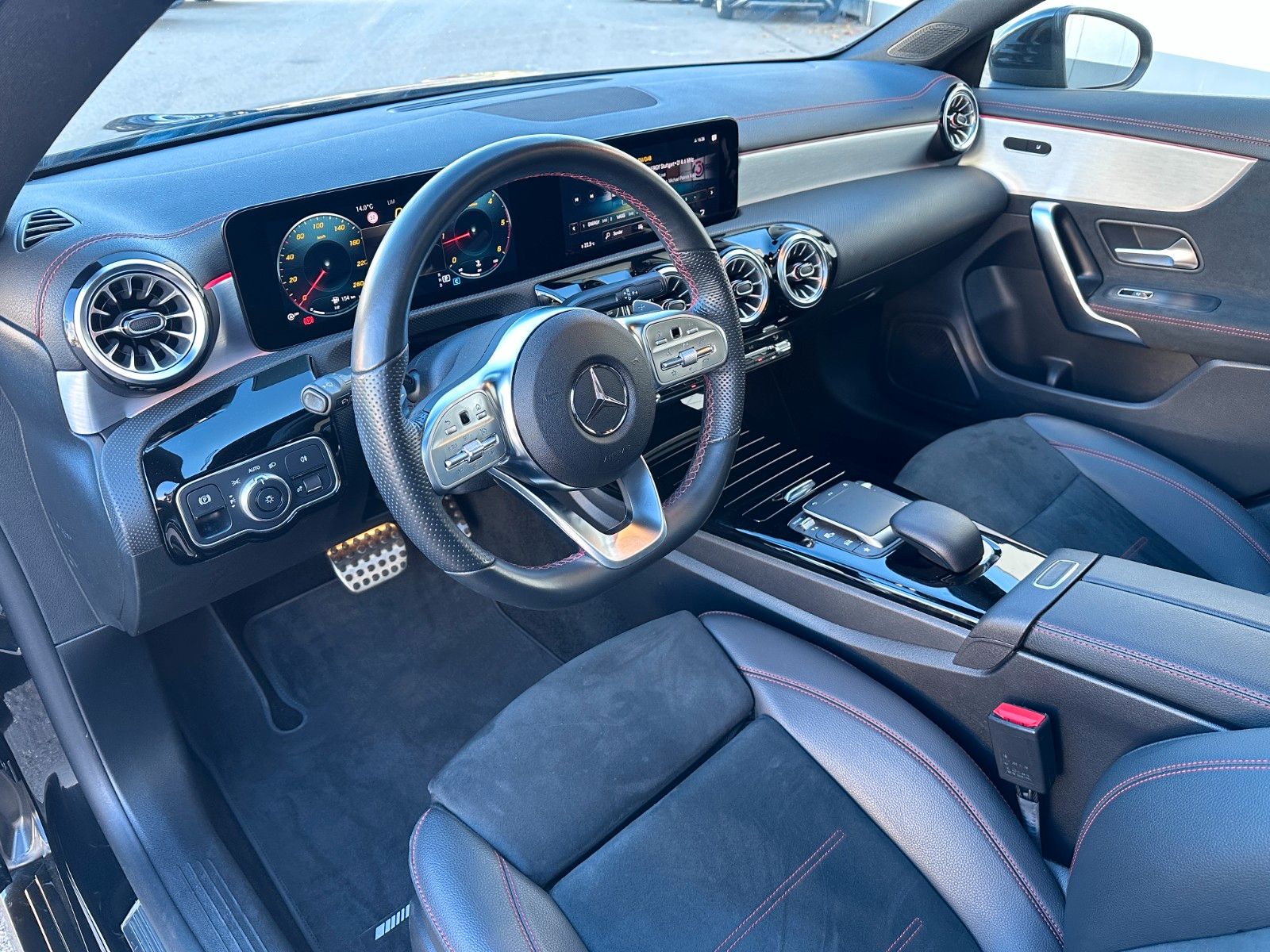 Fahrzeugabbildung Mercedes-Benz CLA 180 d AMG line |PANO|19 "|Ambiente-Bel.|