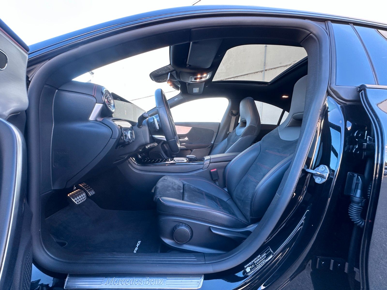 Fahrzeugabbildung Mercedes-Benz CLA 180 d AMG line |PANO|19 "|Ambiente-Bel.|