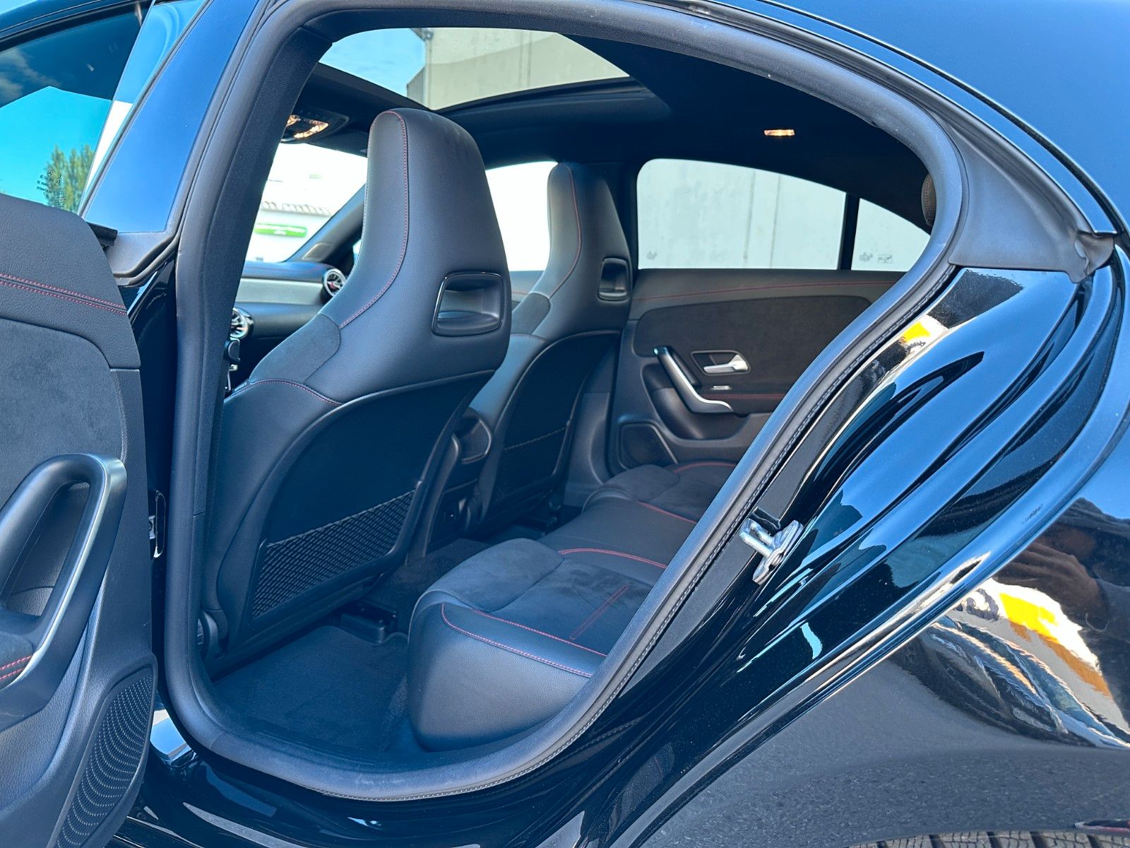 Fahrzeugabbildung Mercedes-Benz CLA 180 d AMG line |PANO|19 "|Ambiente-Bel.|