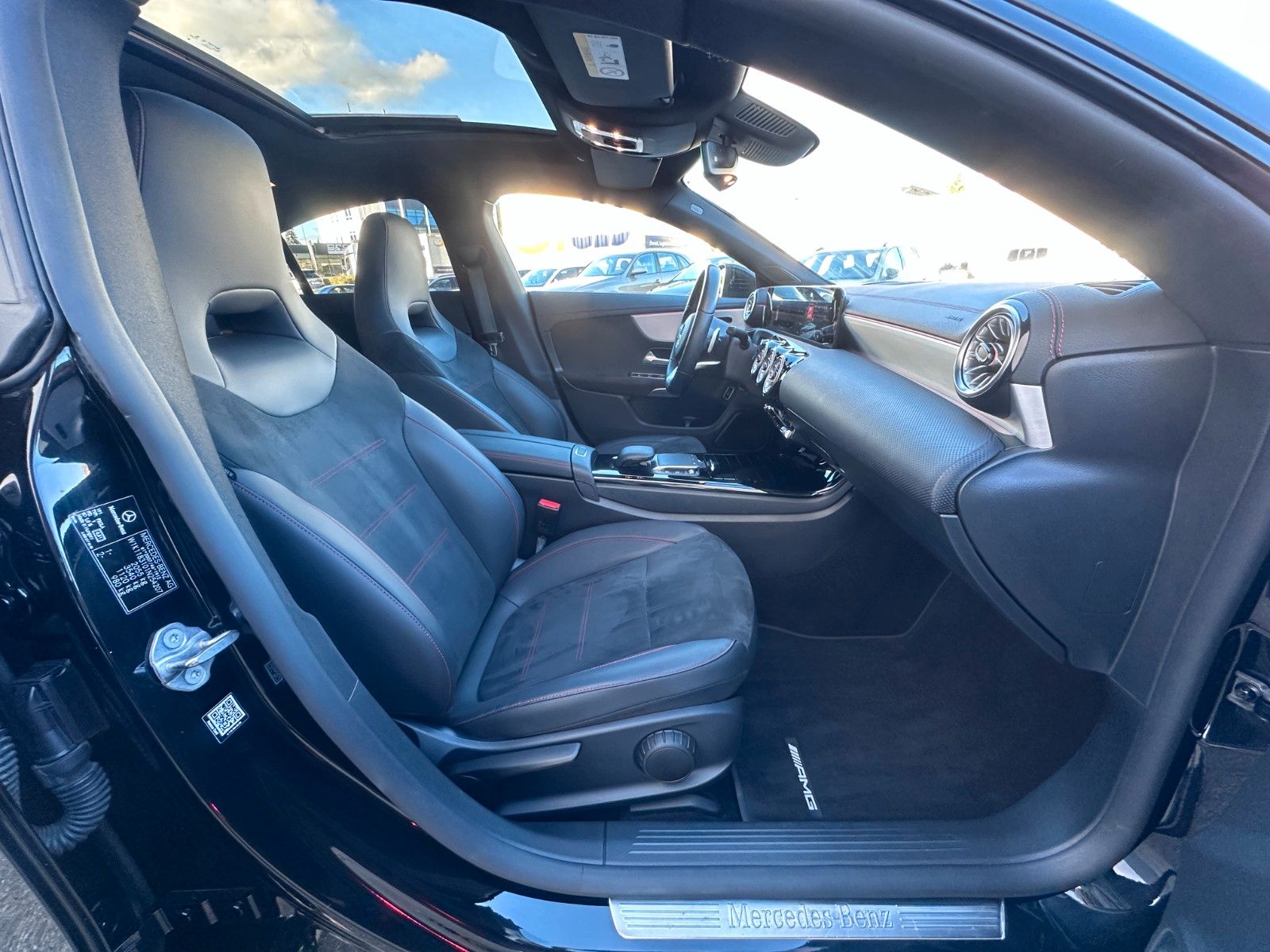 Fahrzeugabbildung Mercedes-Benz CLA 180 d AMG line |PANO|19 "|Ambiente-Bel.|