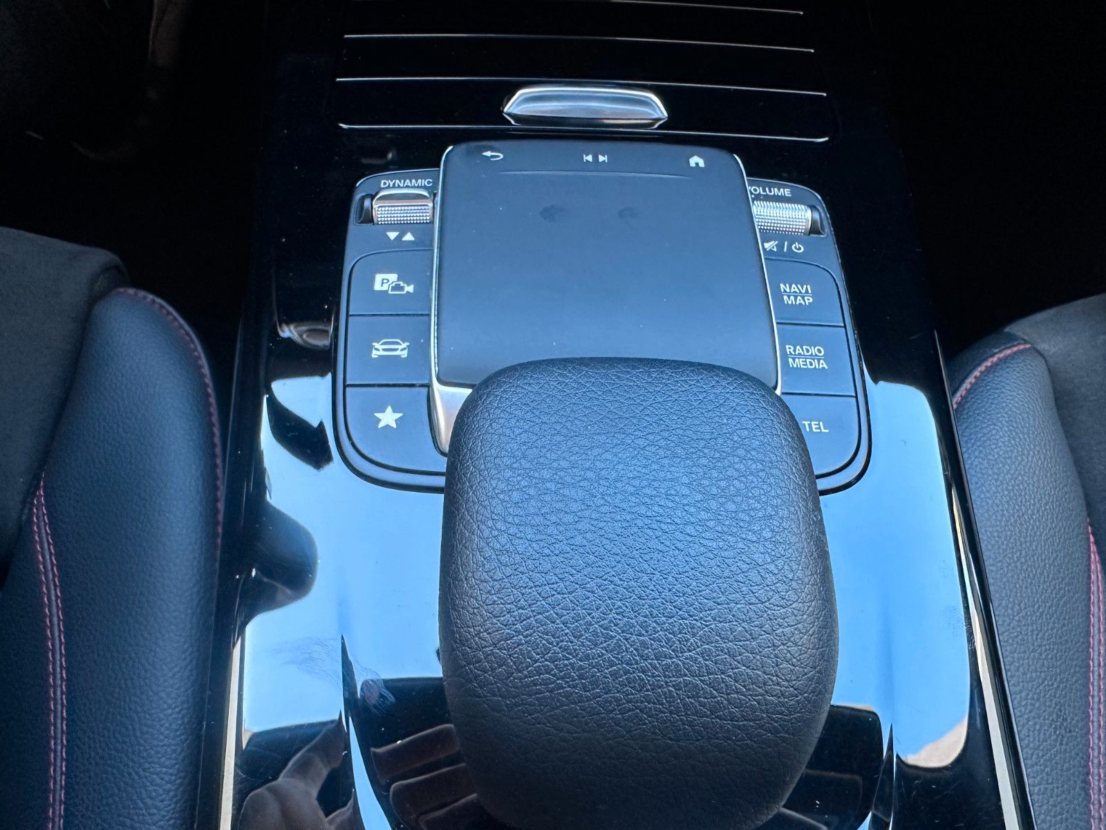 Fahrzeugabbildung Mercedes-Benz CLA 180 d AMG line |PANO|19 "|Ambiente-Bel.|
