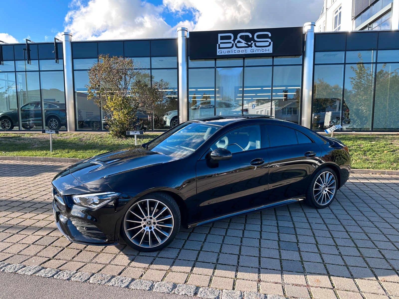 Fahrzeugabbildung Mercedes-Benz CLA 180 d AMG line |PANO|19 "|Ambiente-Bel.|