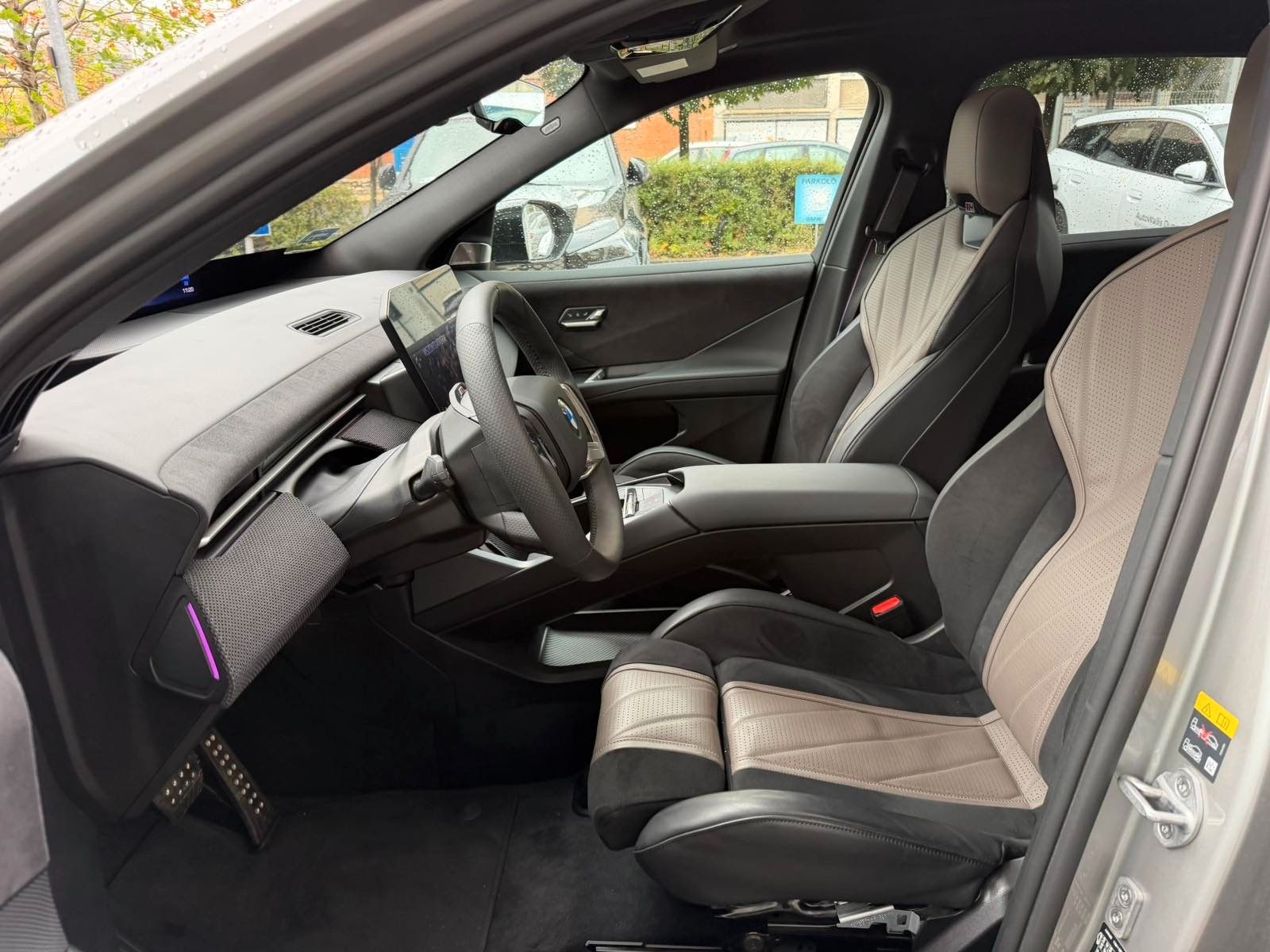 Fahrzeugabbildung BMW iX3 50 xDrive,M Sport Pro,Pano,Harman,3D HUD,22"