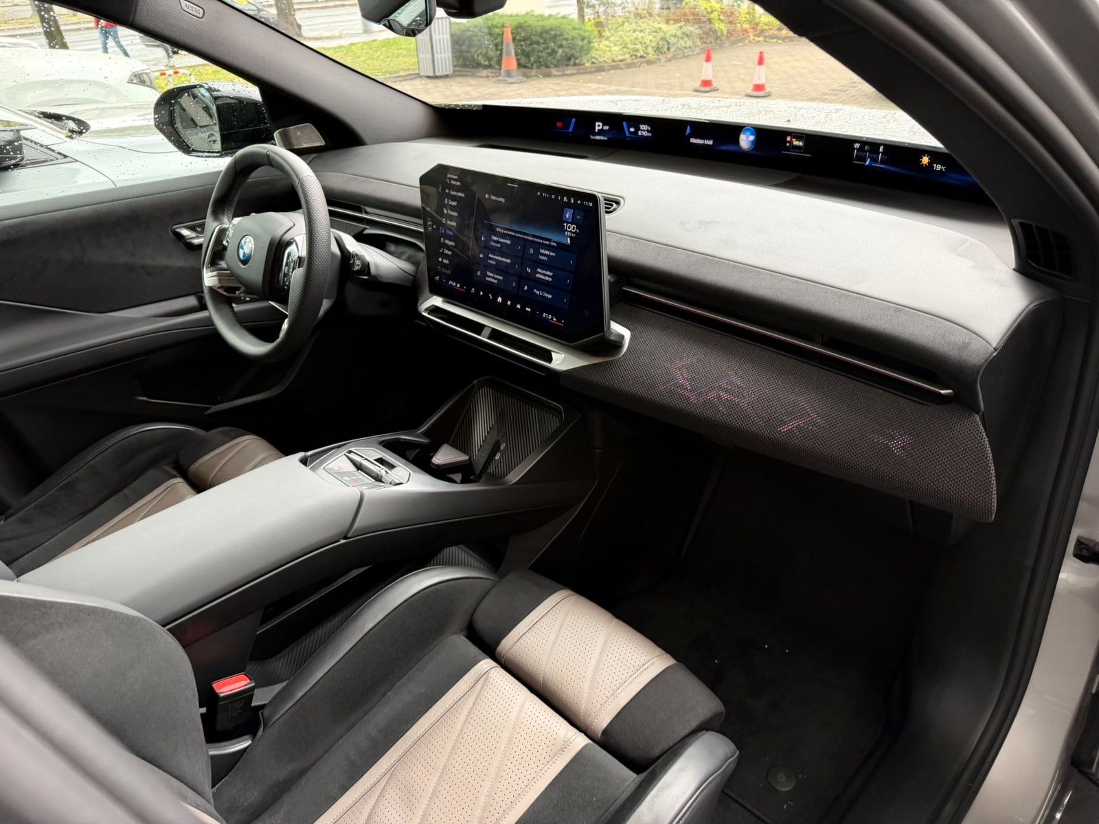 Fahrzeugabbildung BMW iX3 50 xDrive,M Sport Pro,Pano,Harman,3D HUD,22"